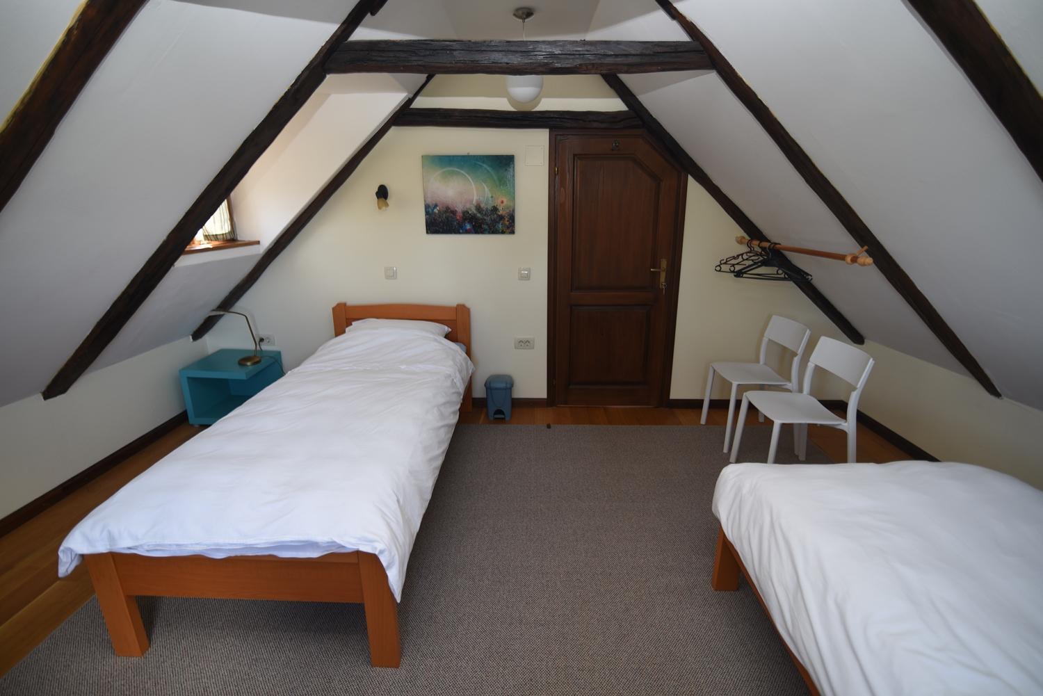Old Oak House with pool