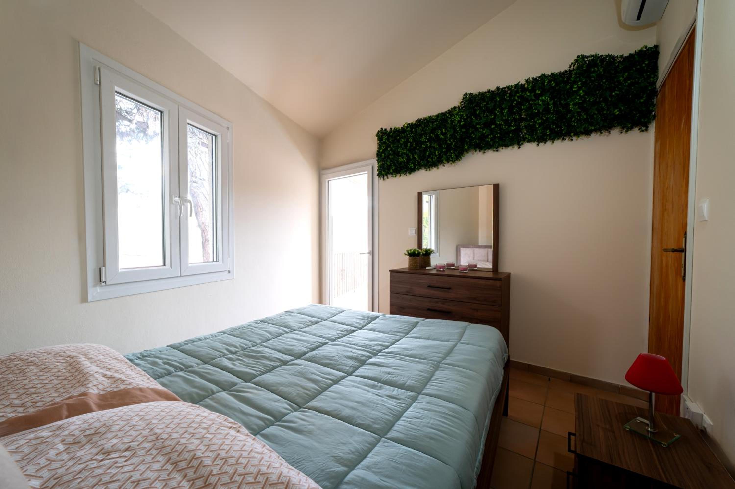 Hubstay Hillside Residence with Private Jacuzzi