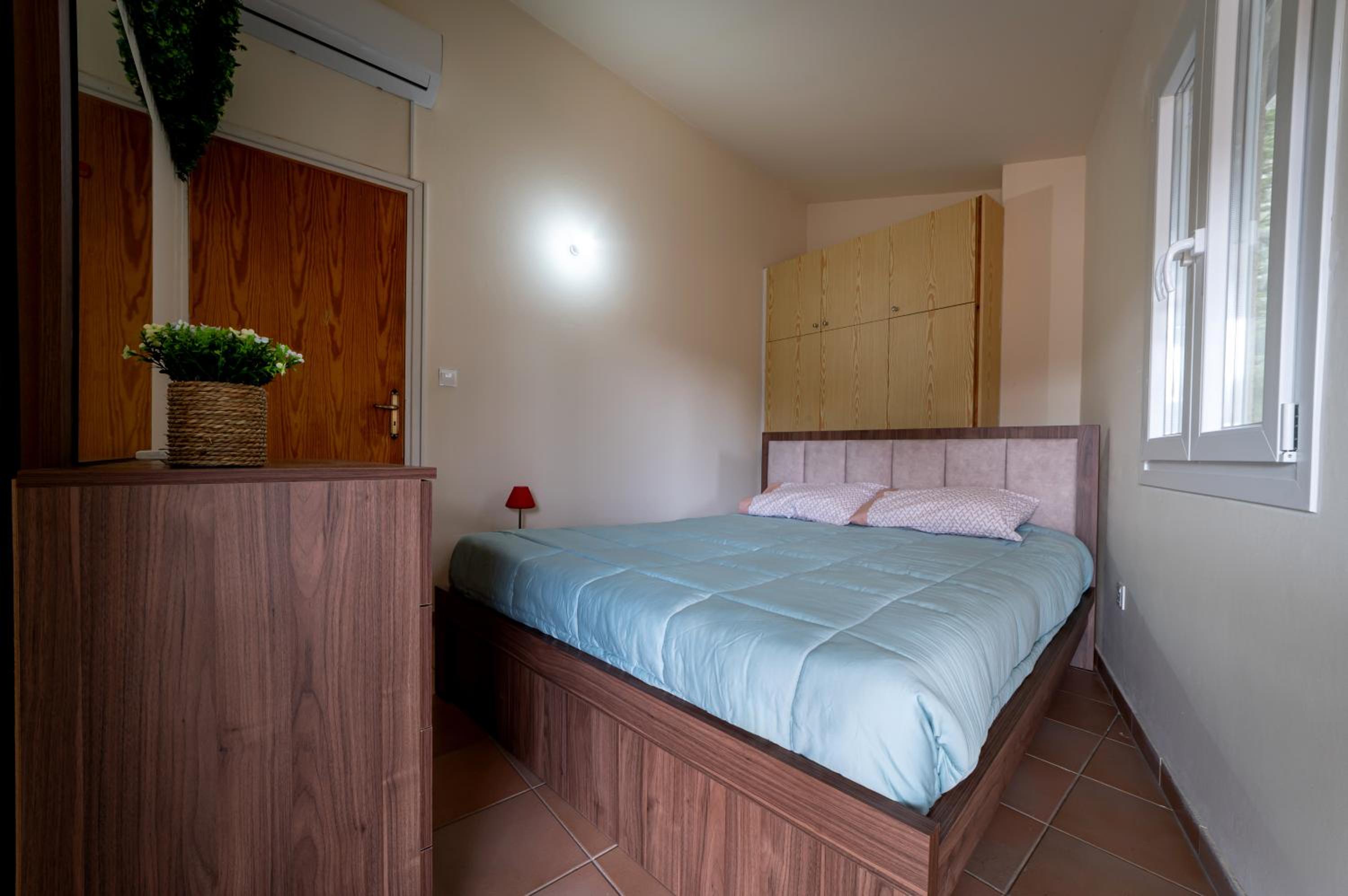 Hubstay Hillside Residence with Private Jacuzzi