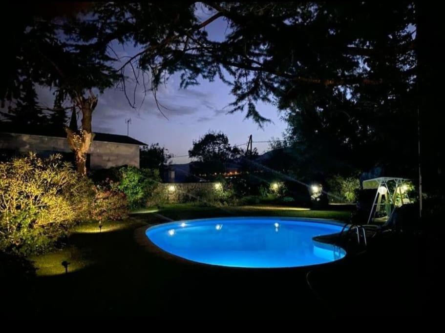 Preciosa cabaña con jardín y barbacoa