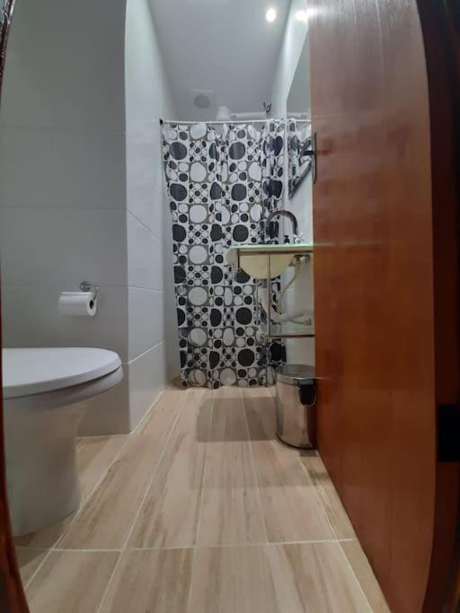 Casa simples, próxima à Praia dos Anjos