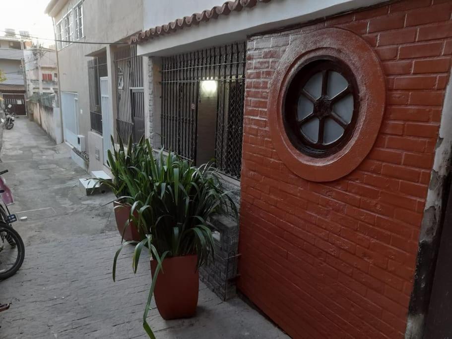 Casa simples, próxima à Praia dos Anjos