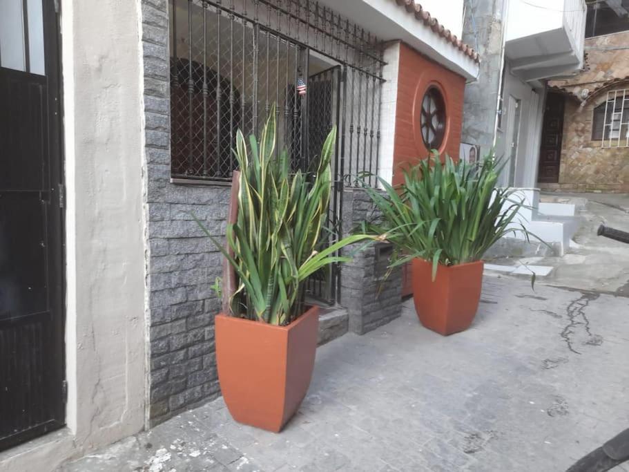Casa simples, próxima à Praia dos Anjos