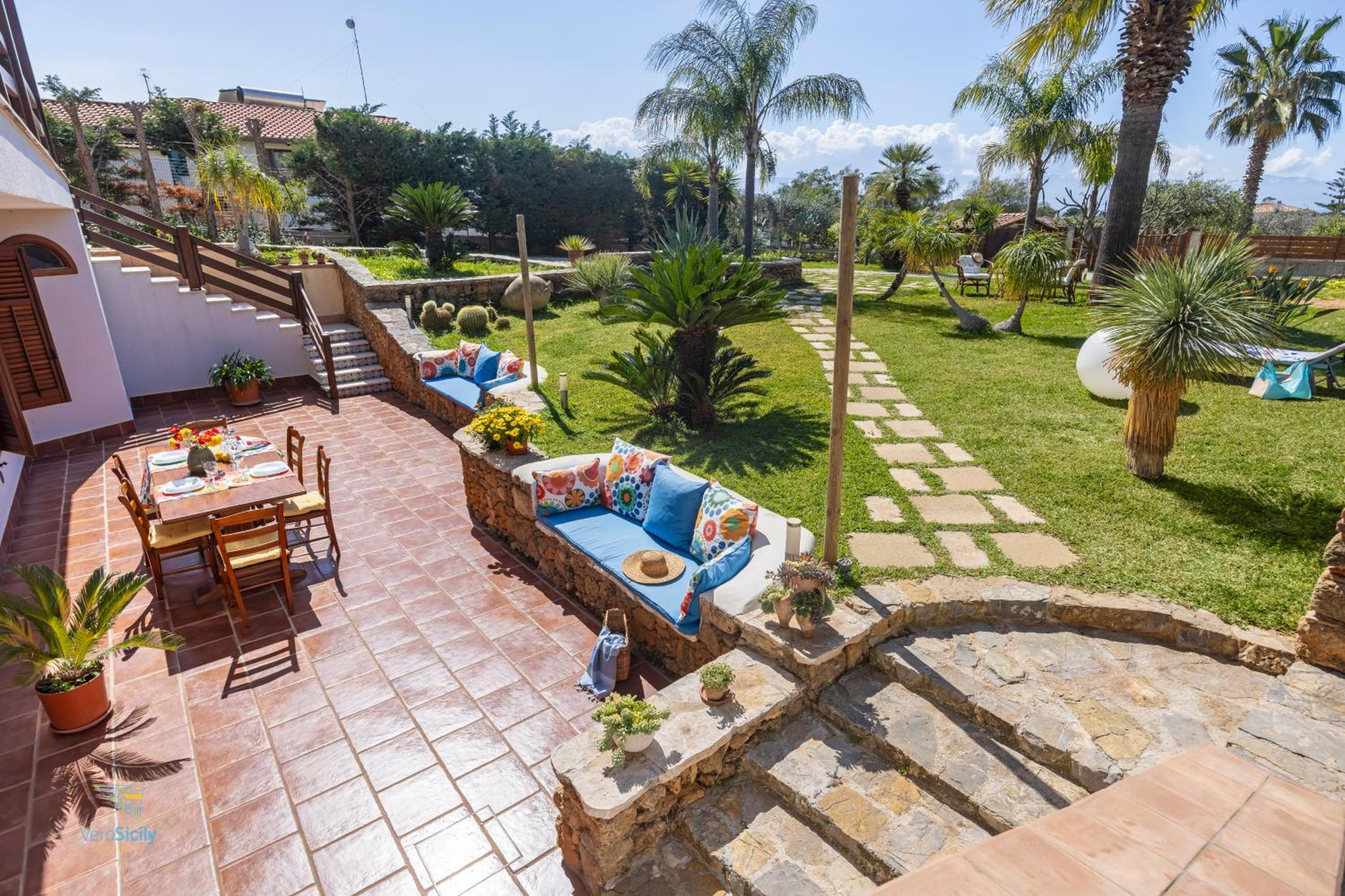 Verosicily Villa Barcellona view 4