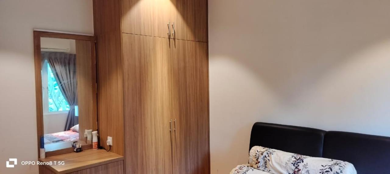 Bangsar South @ Taman Pantai Prima cosy room in a double storey spacious comfortable homestay