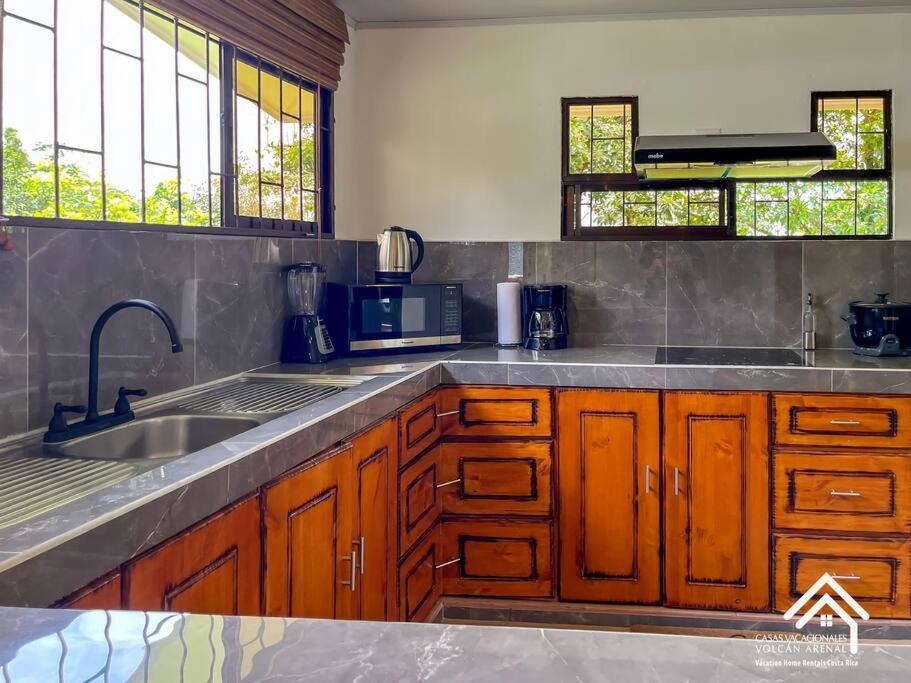 Casa Oasis La Fortuna Private Pool AC & WiFi 100 mbps