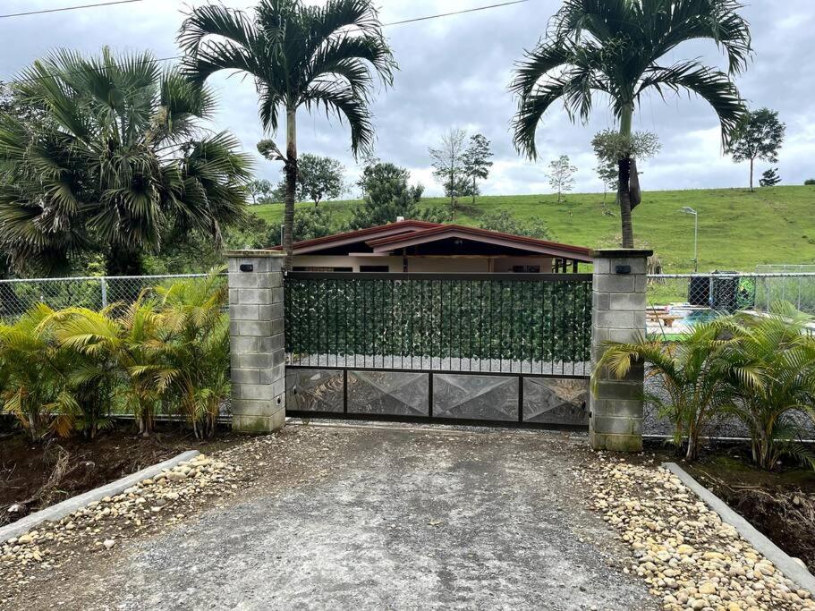 Casa Oasis La Fortuna Private Pool AC & WiFi 100 mbps