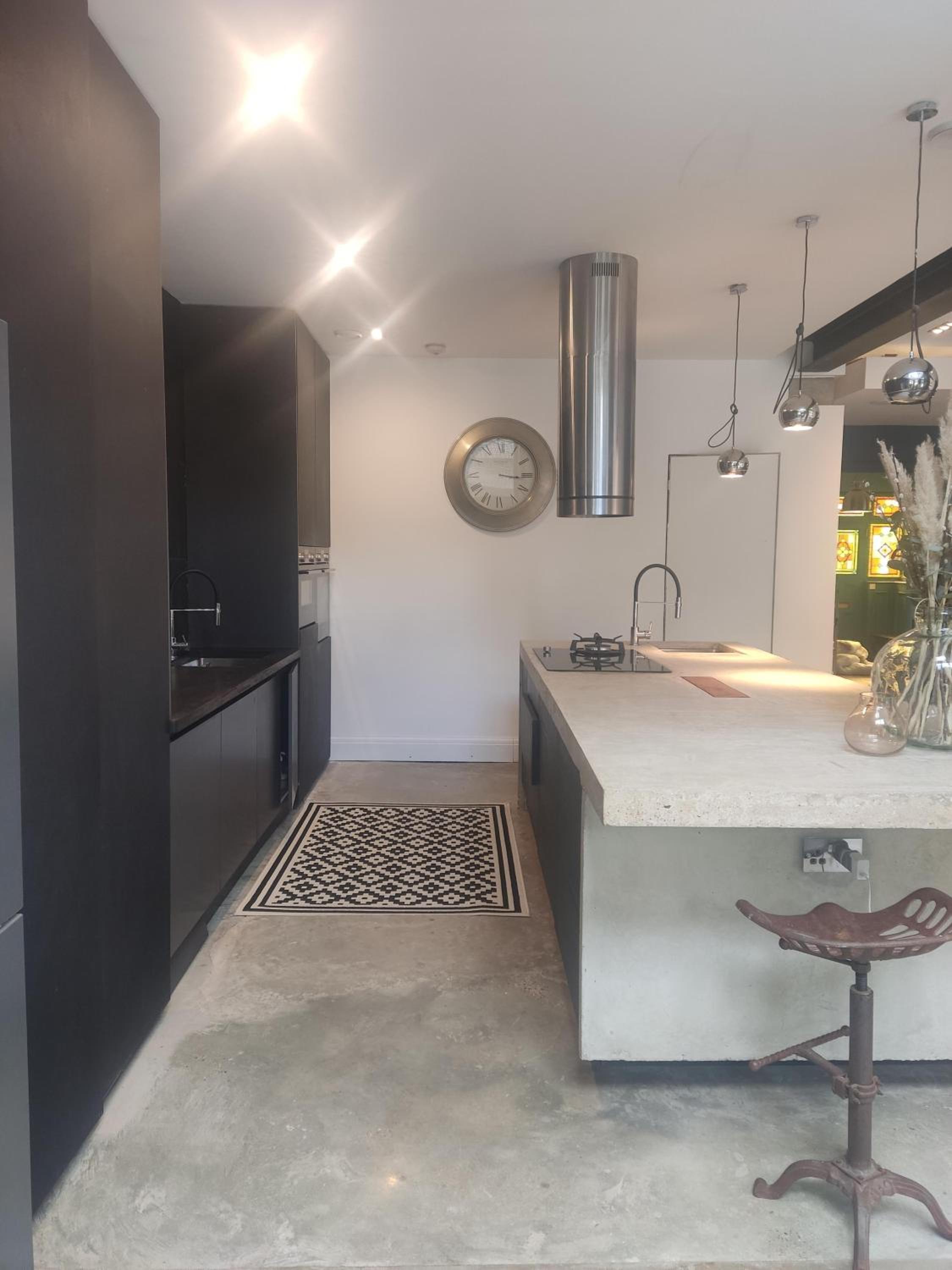 7 Bed House - Sleeps 26 - Parking - Wifi - Garden