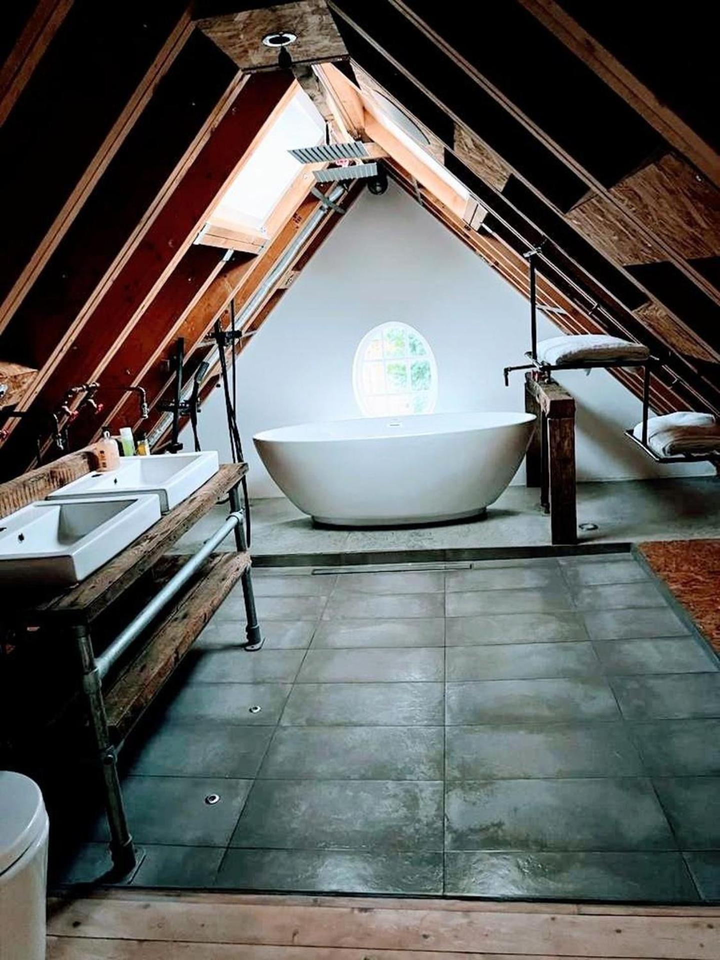 7 Bed House - Sleeps 26 - Parking - Wifi - Garden