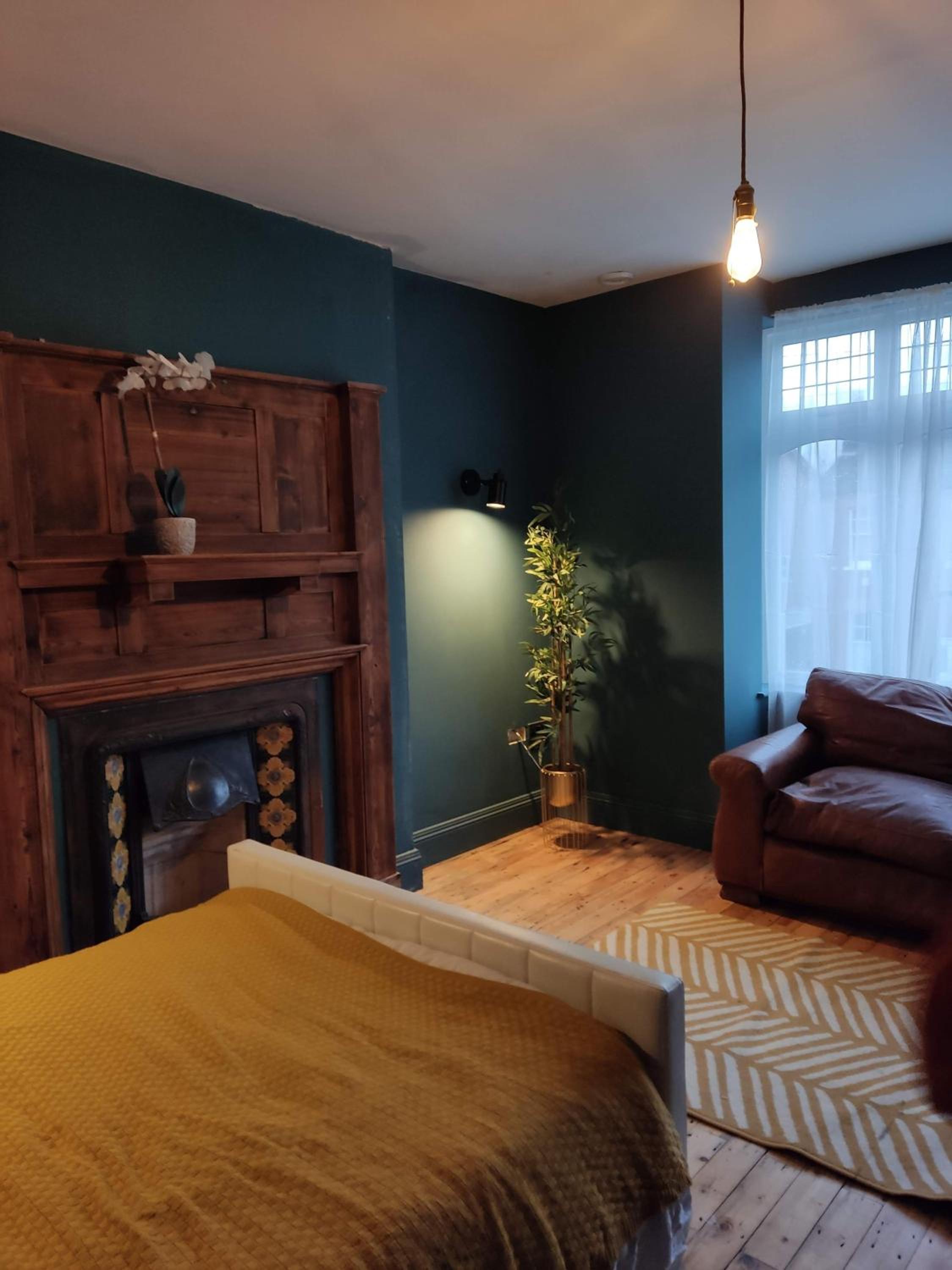 7 Bed House - Sleeps 26 - Parking - Wifi - Garden