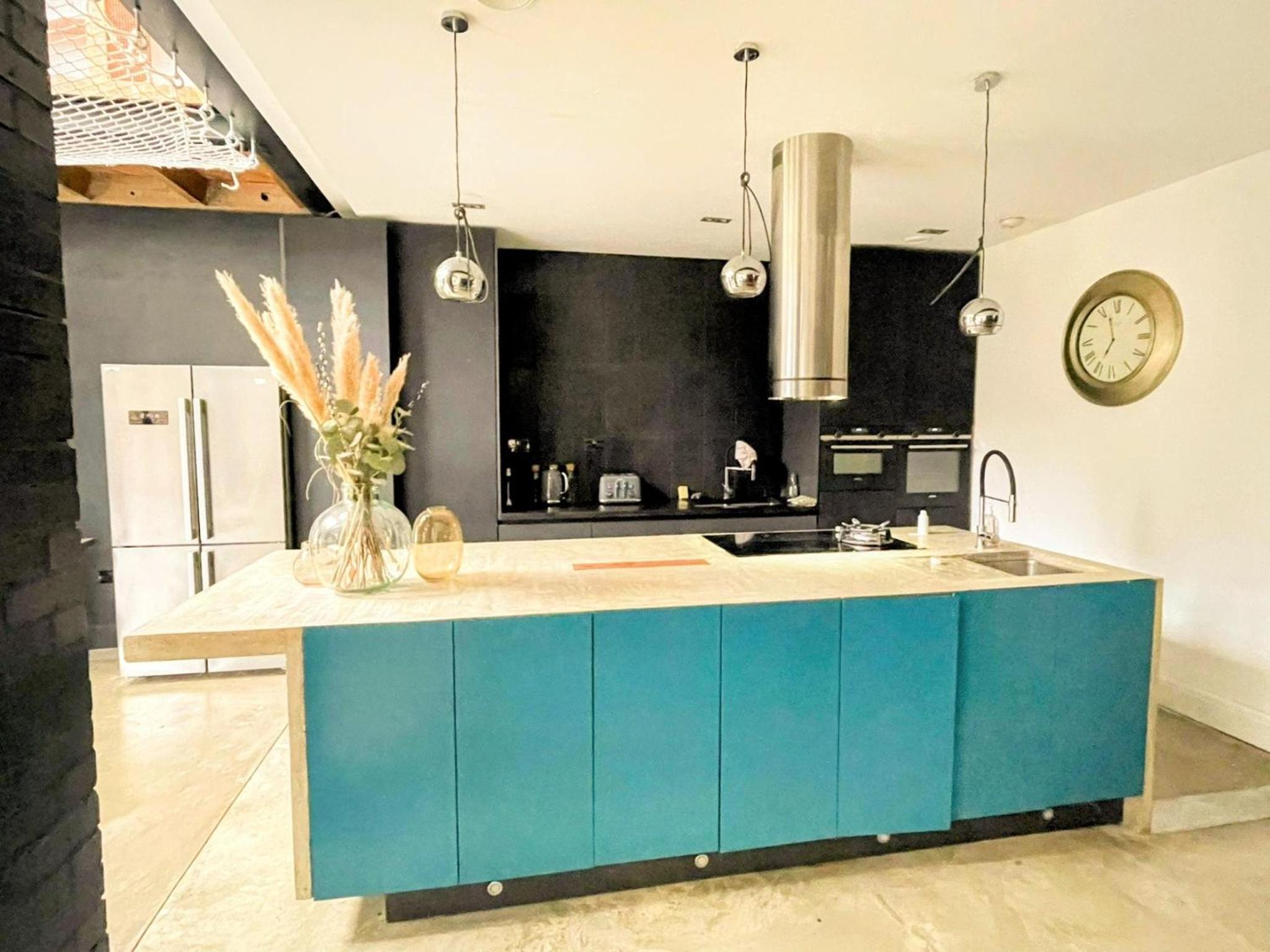 7 Bed House - Sleeps 26 - Parking - Wifi - Garden