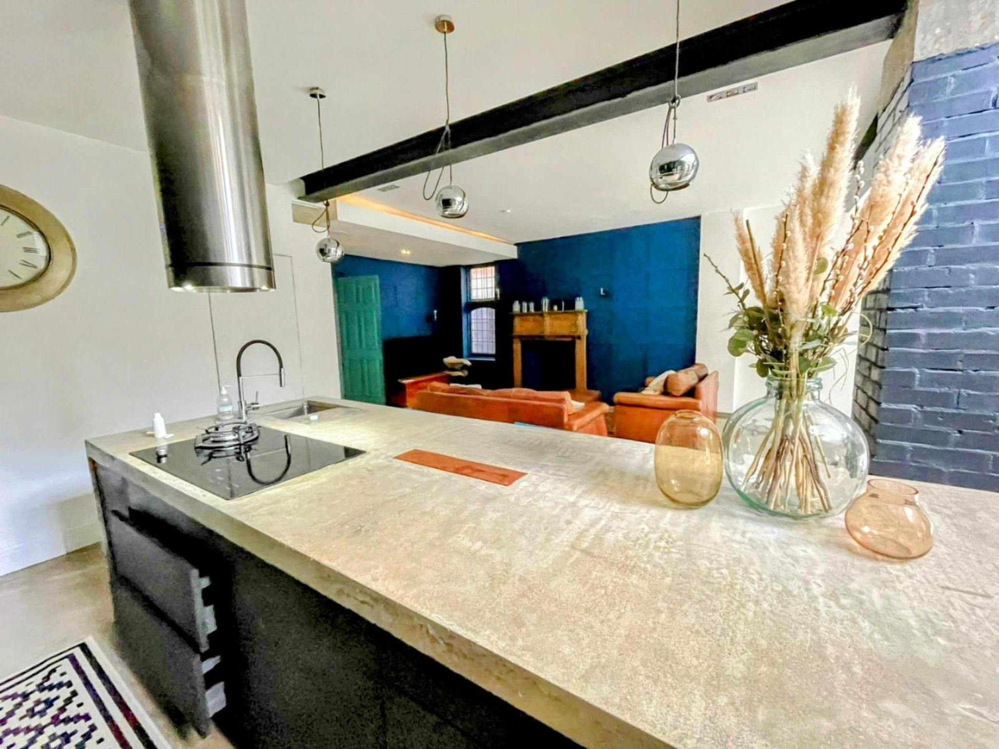 7 Bed House - Sleeps 26 - Parking - Wifi - Garden