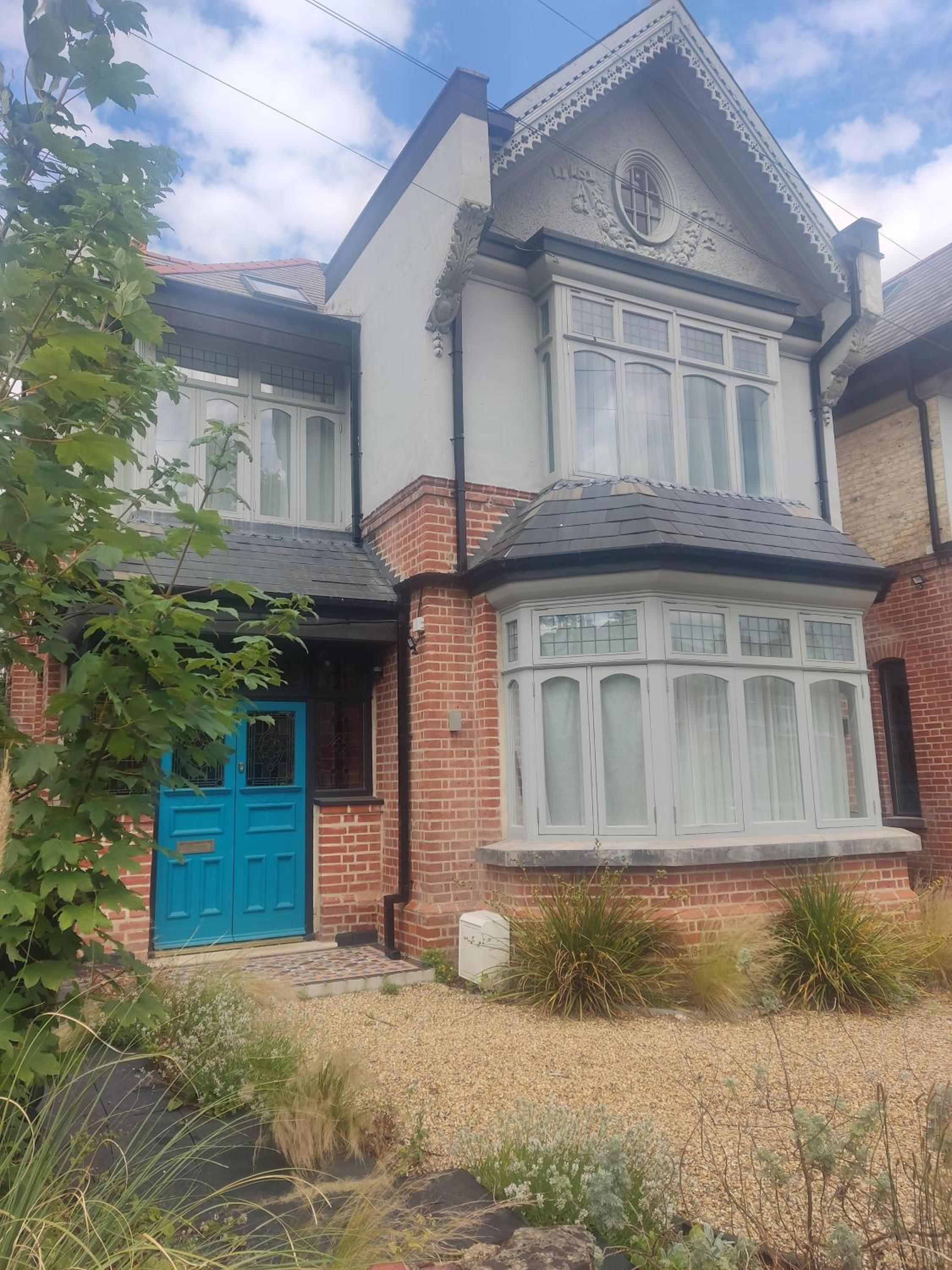 7 Bed House - Sleeps 26 - Parking - Wifi - Garden