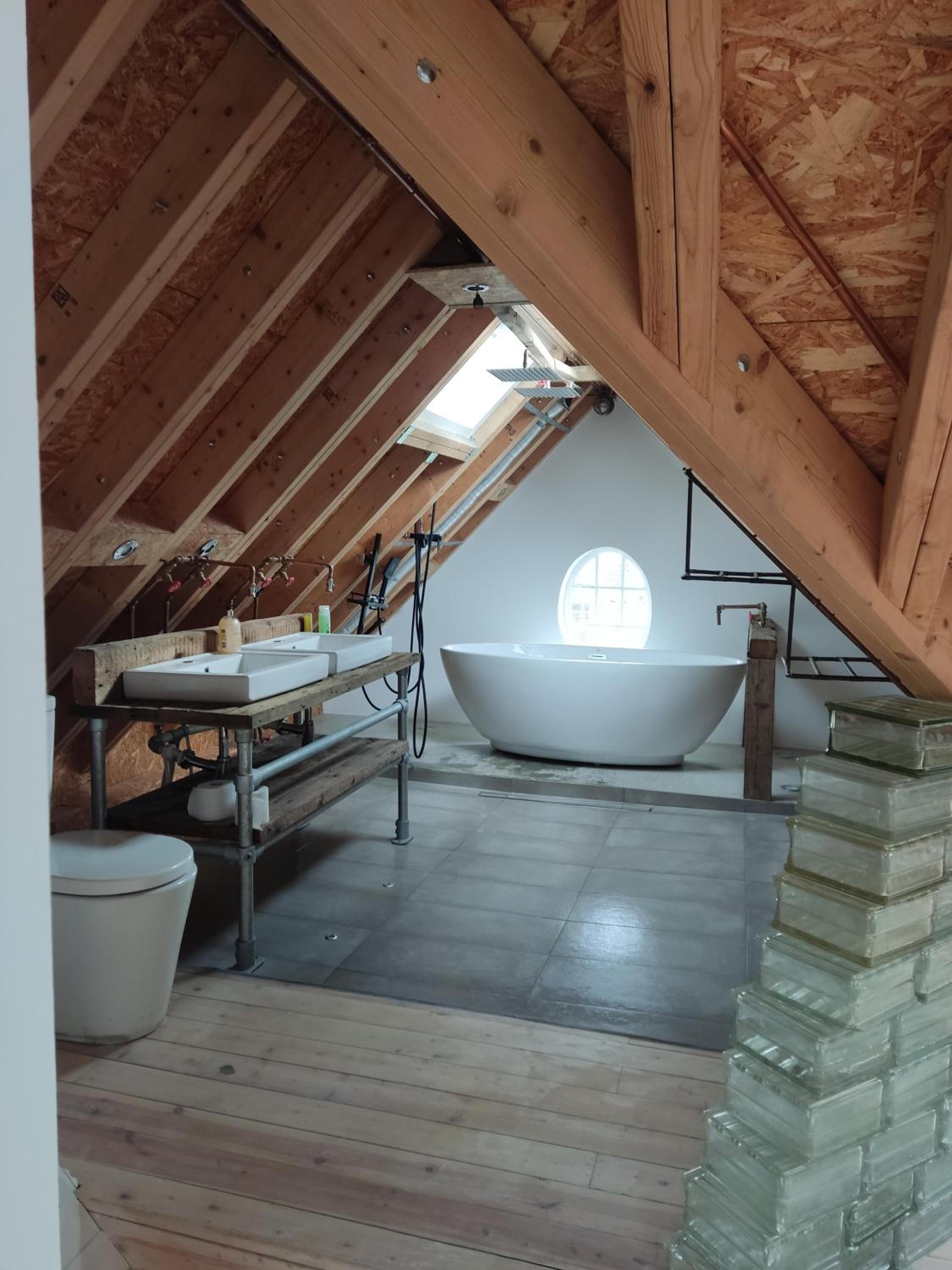 7 Bed House - Sleeps 26 - Parking - Wifi - Garden