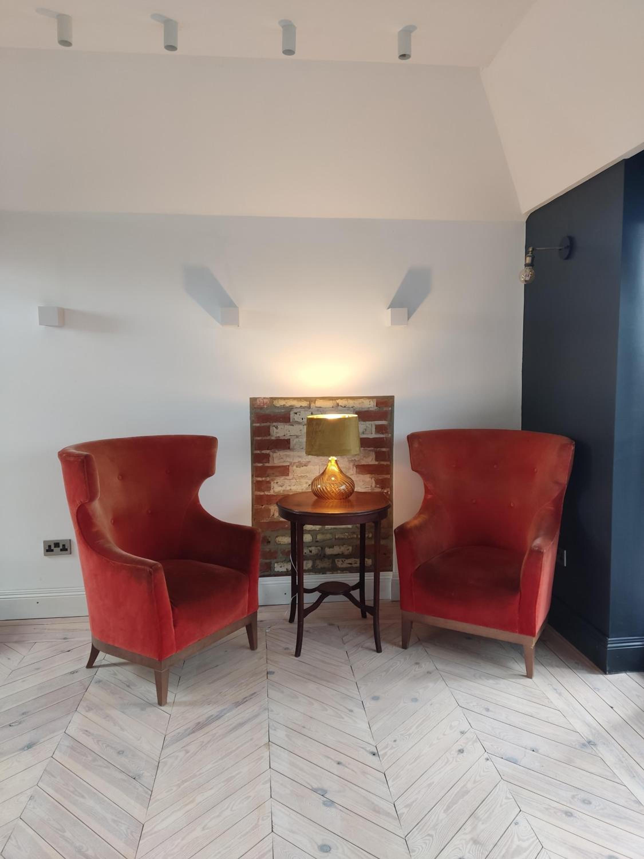 7 Bed House - Sleeps 26 - Parking - Wifi - Garden