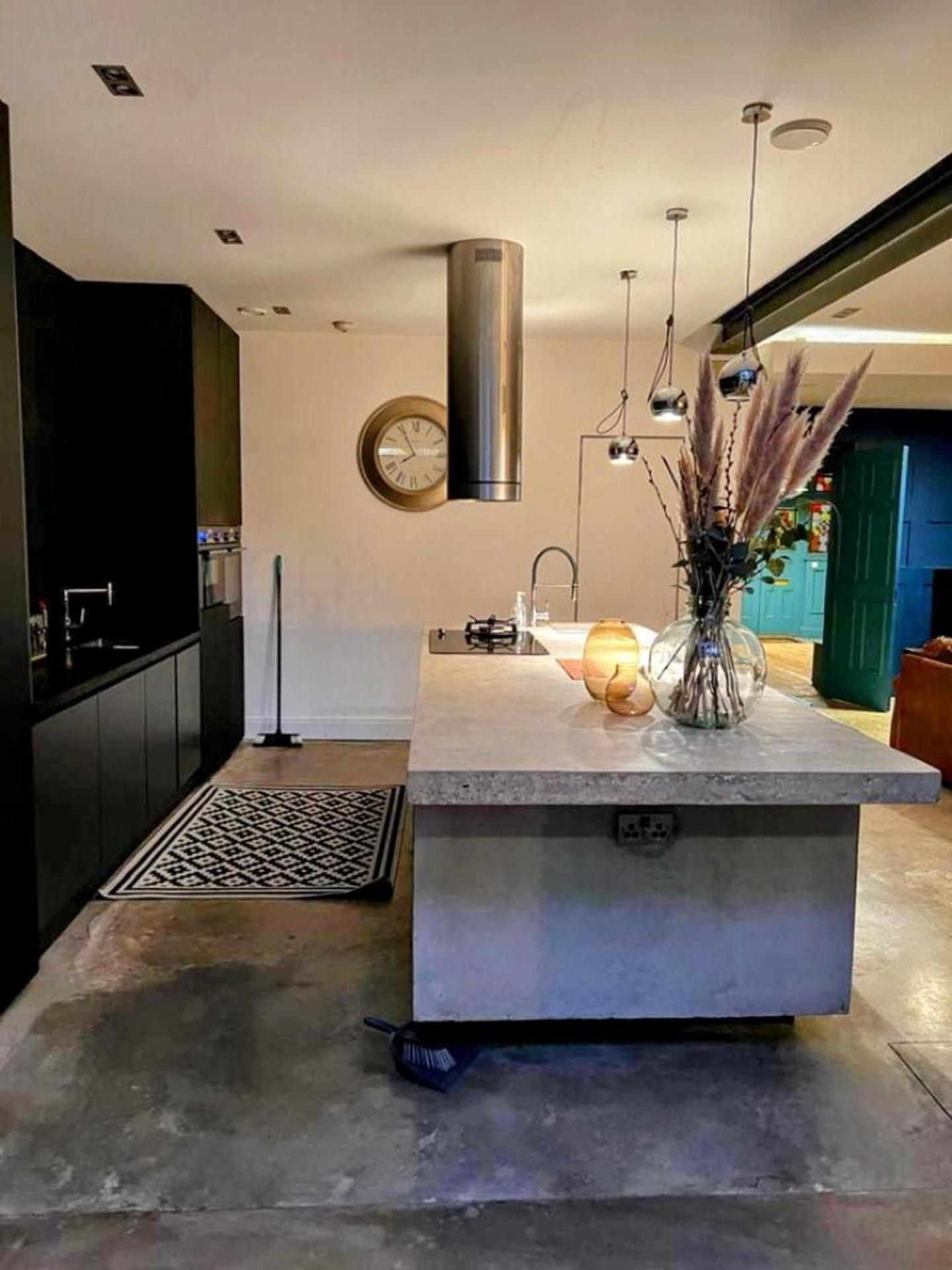 7 Bed House - Sleeps 26 - Parking - Wifi - Garden