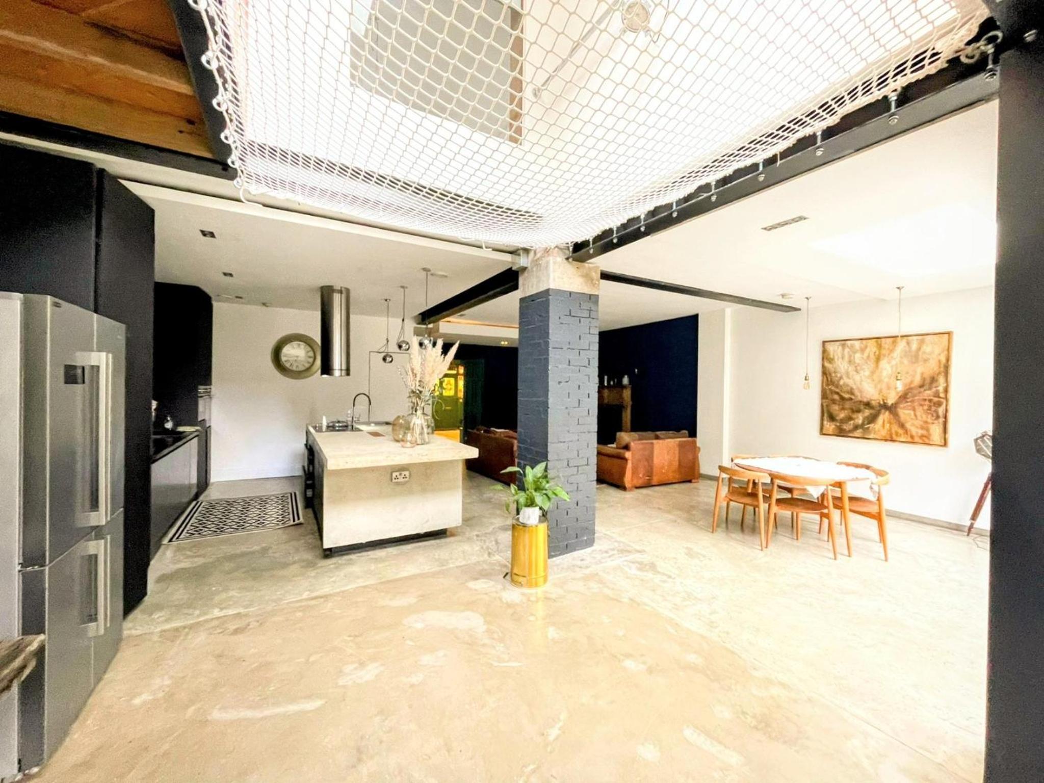 7 Bed House - Sleeps 26 - Parking - Wifi - Garden