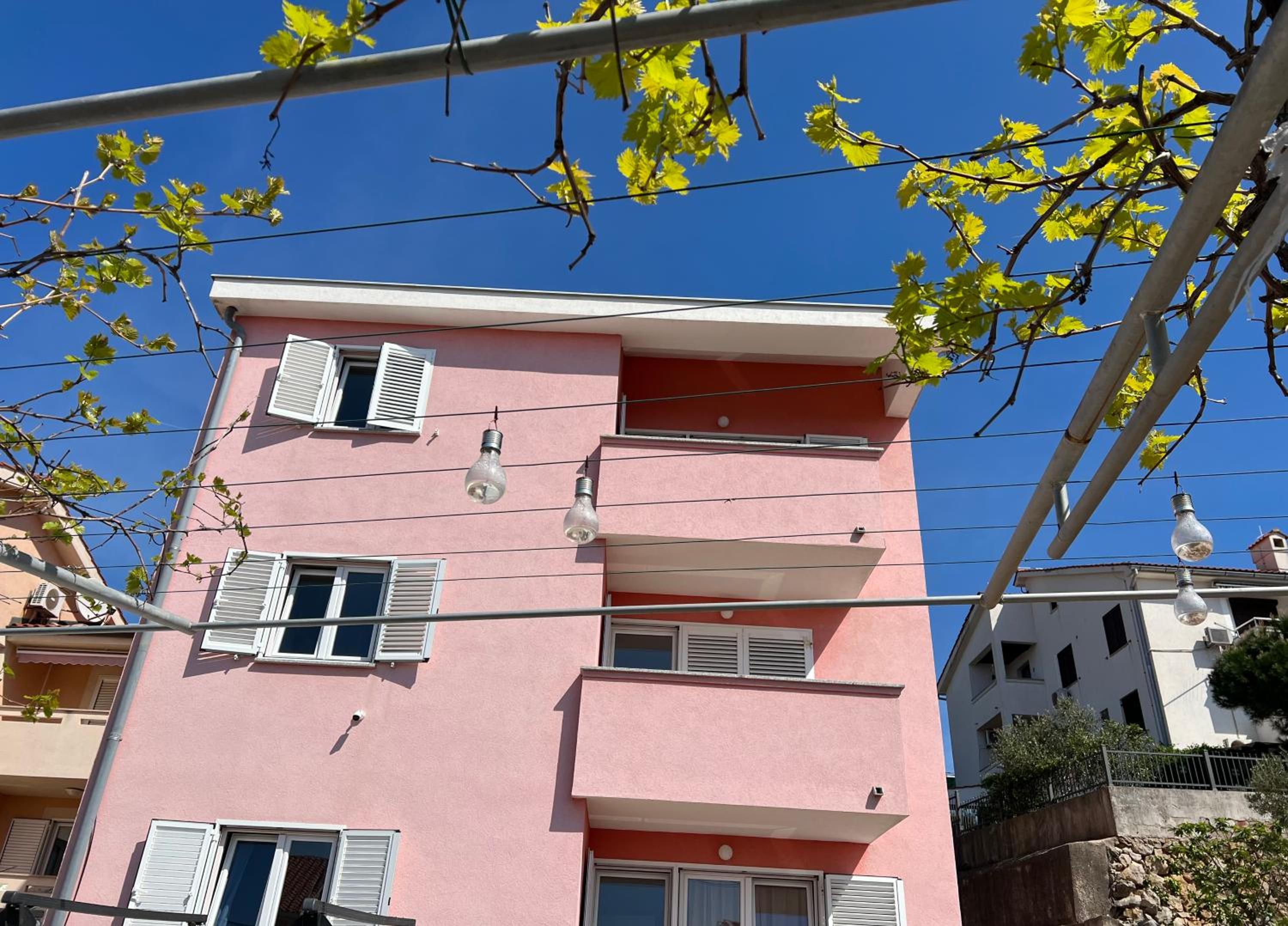 Laguna Apartments