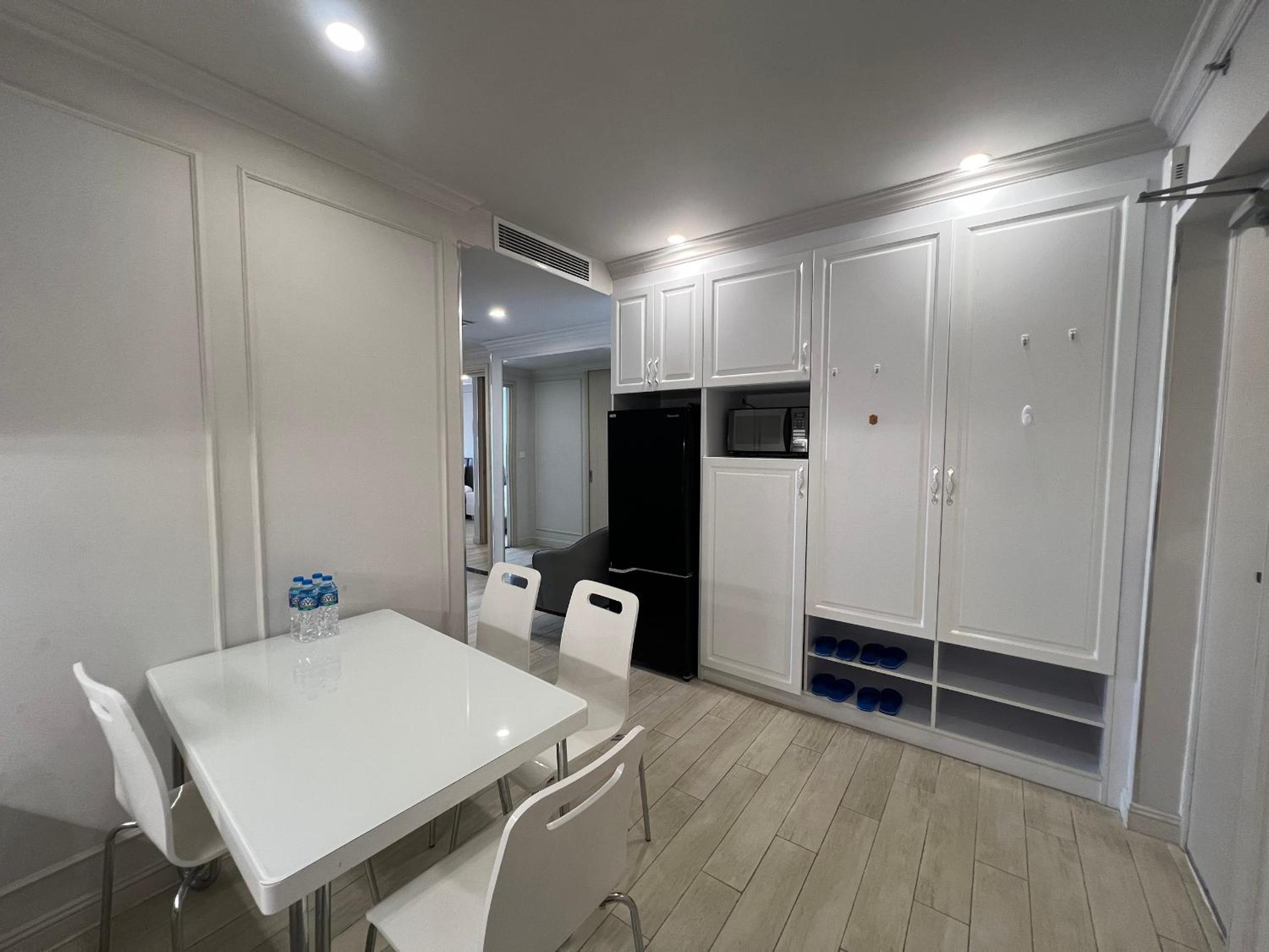 HAPPY APARTMENT