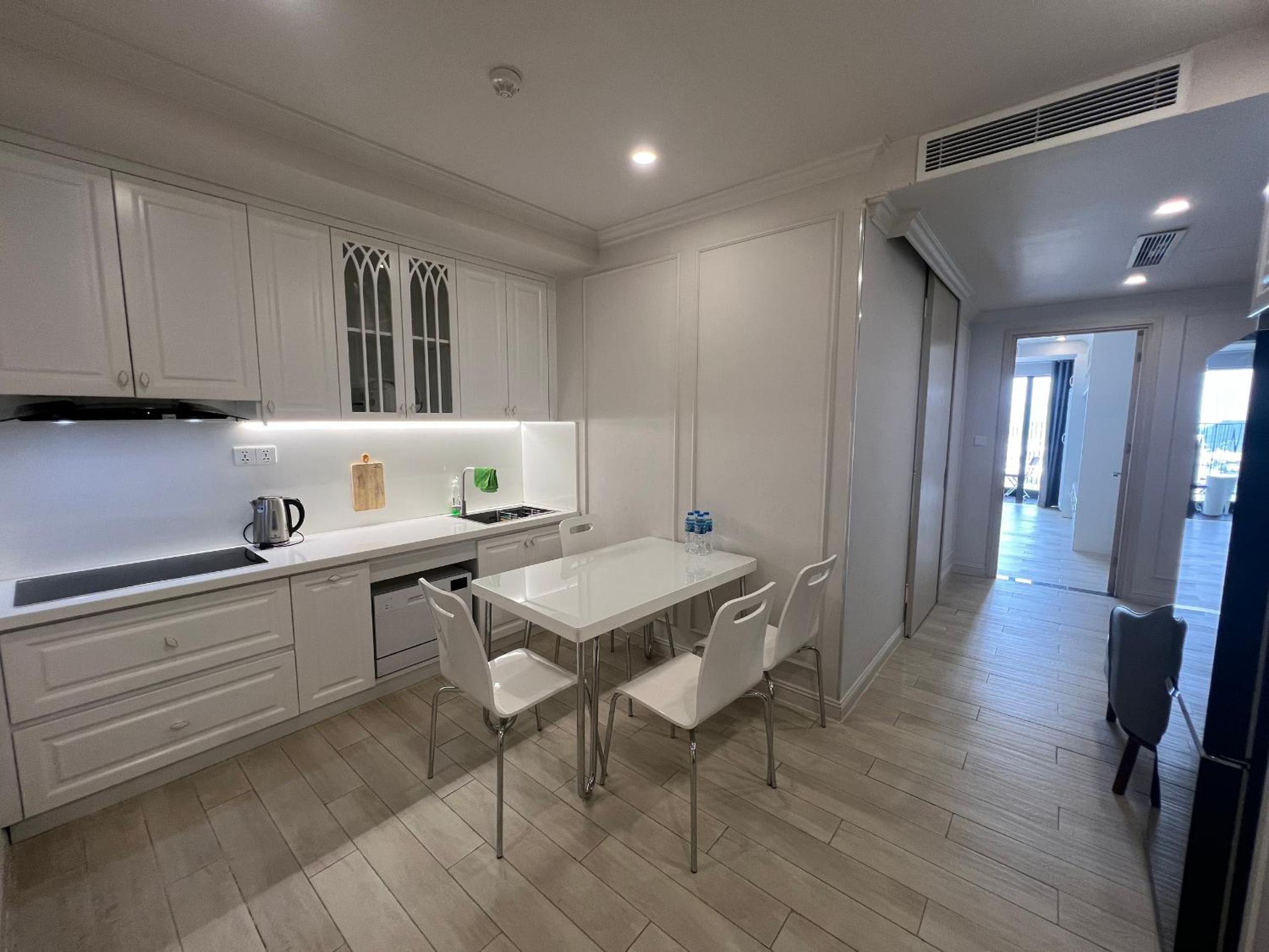 HAPPY APARTMENT