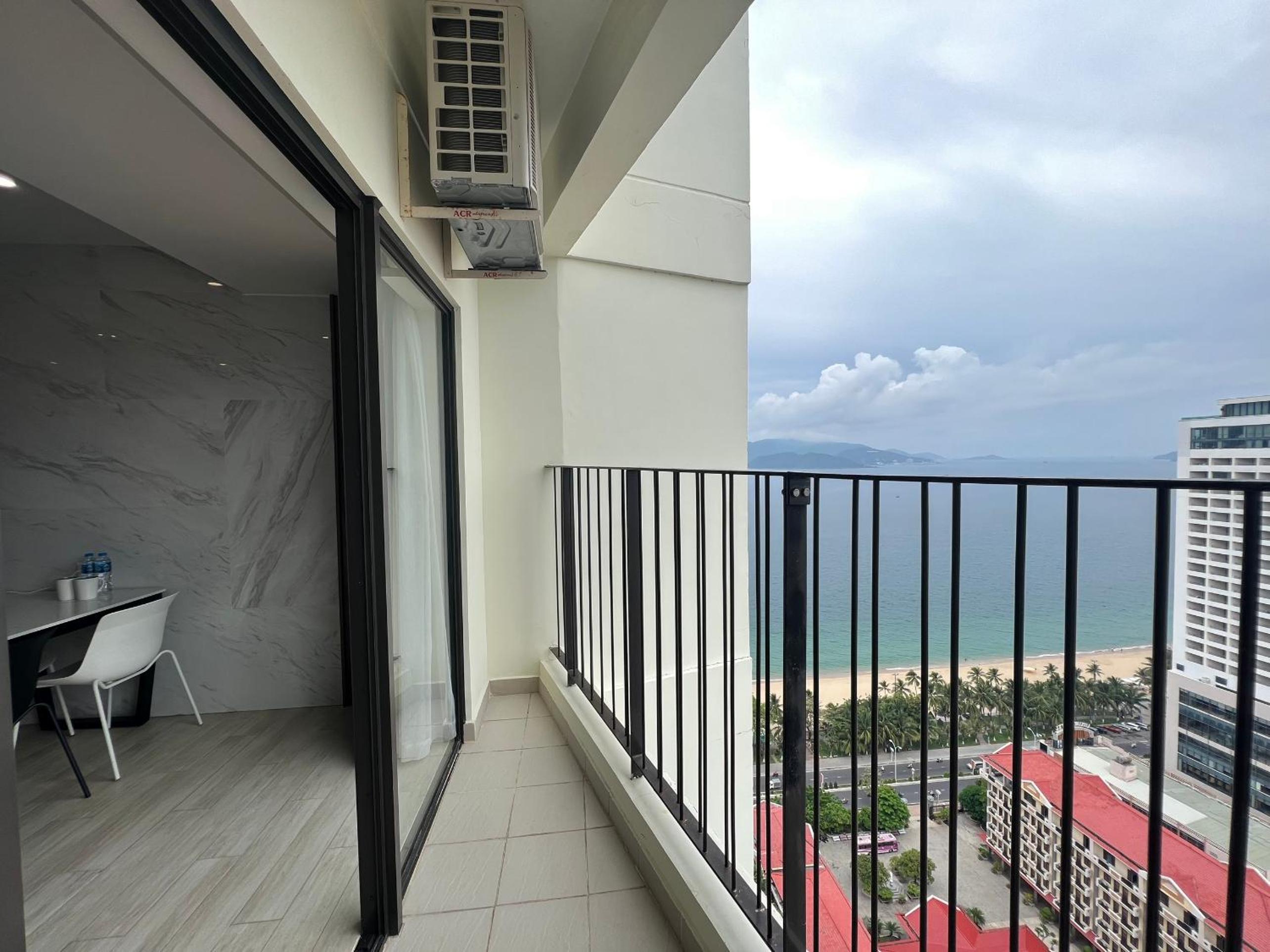 HAPPY APARTMENT