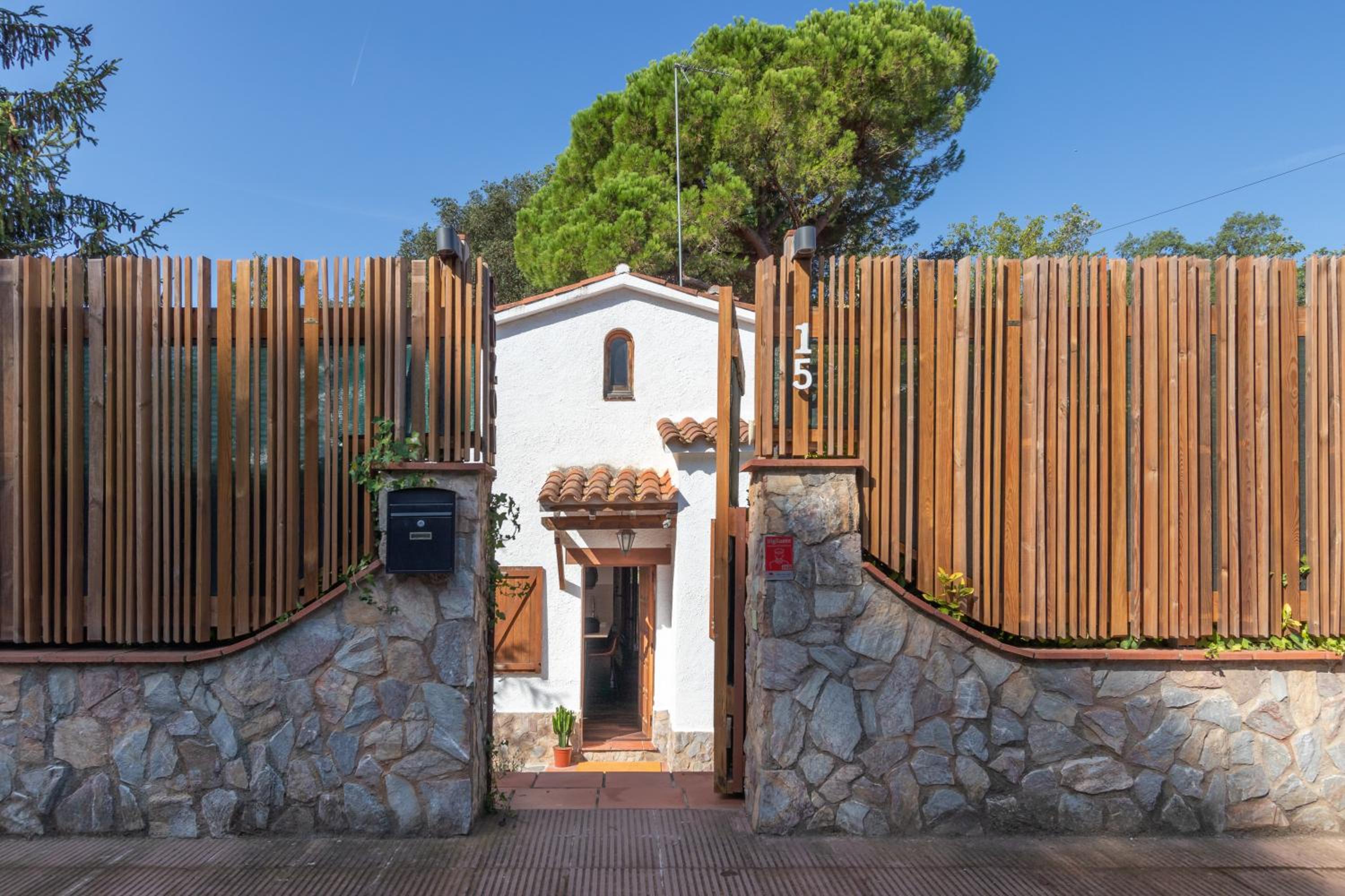 Bacom House completa