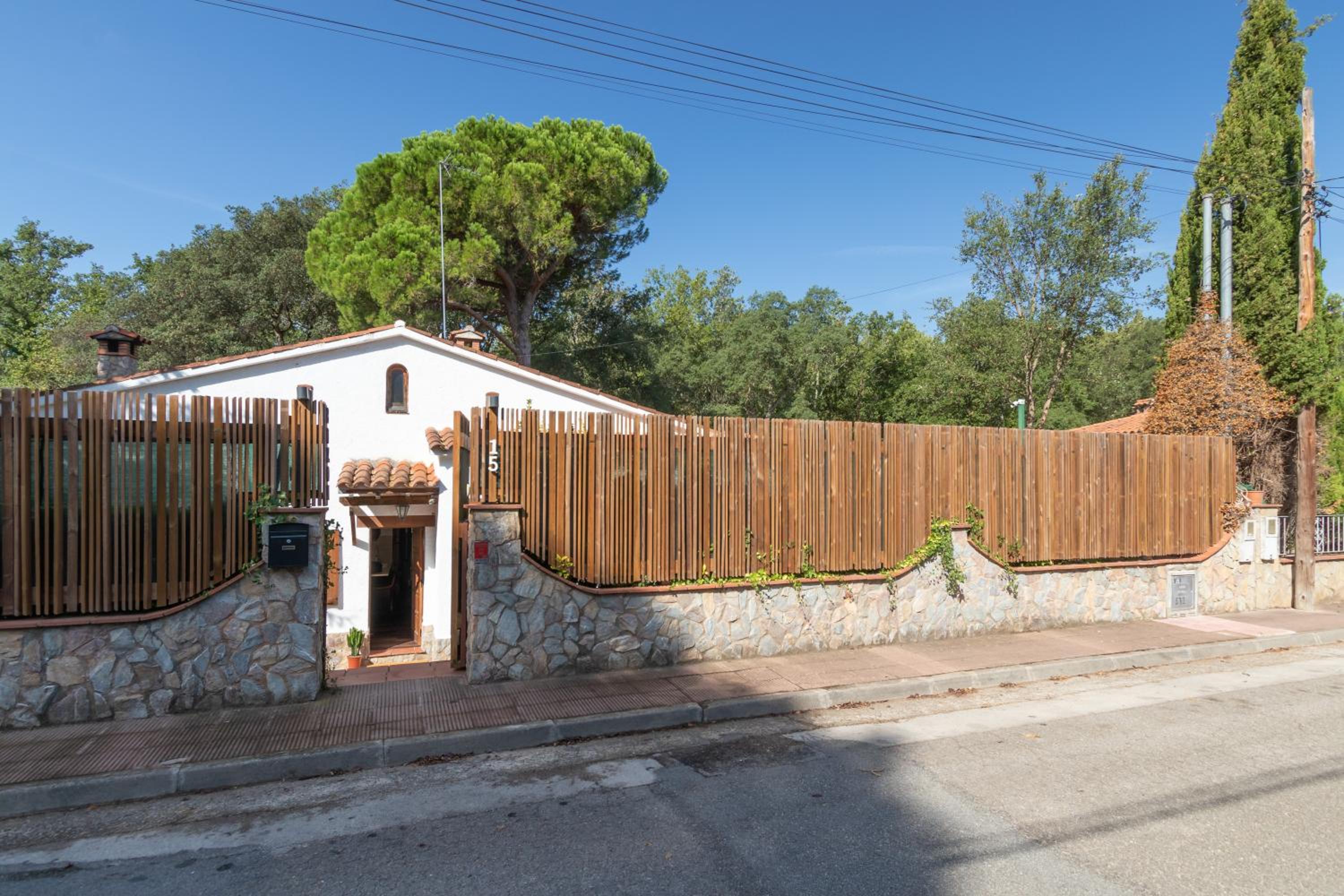Bacom House completa