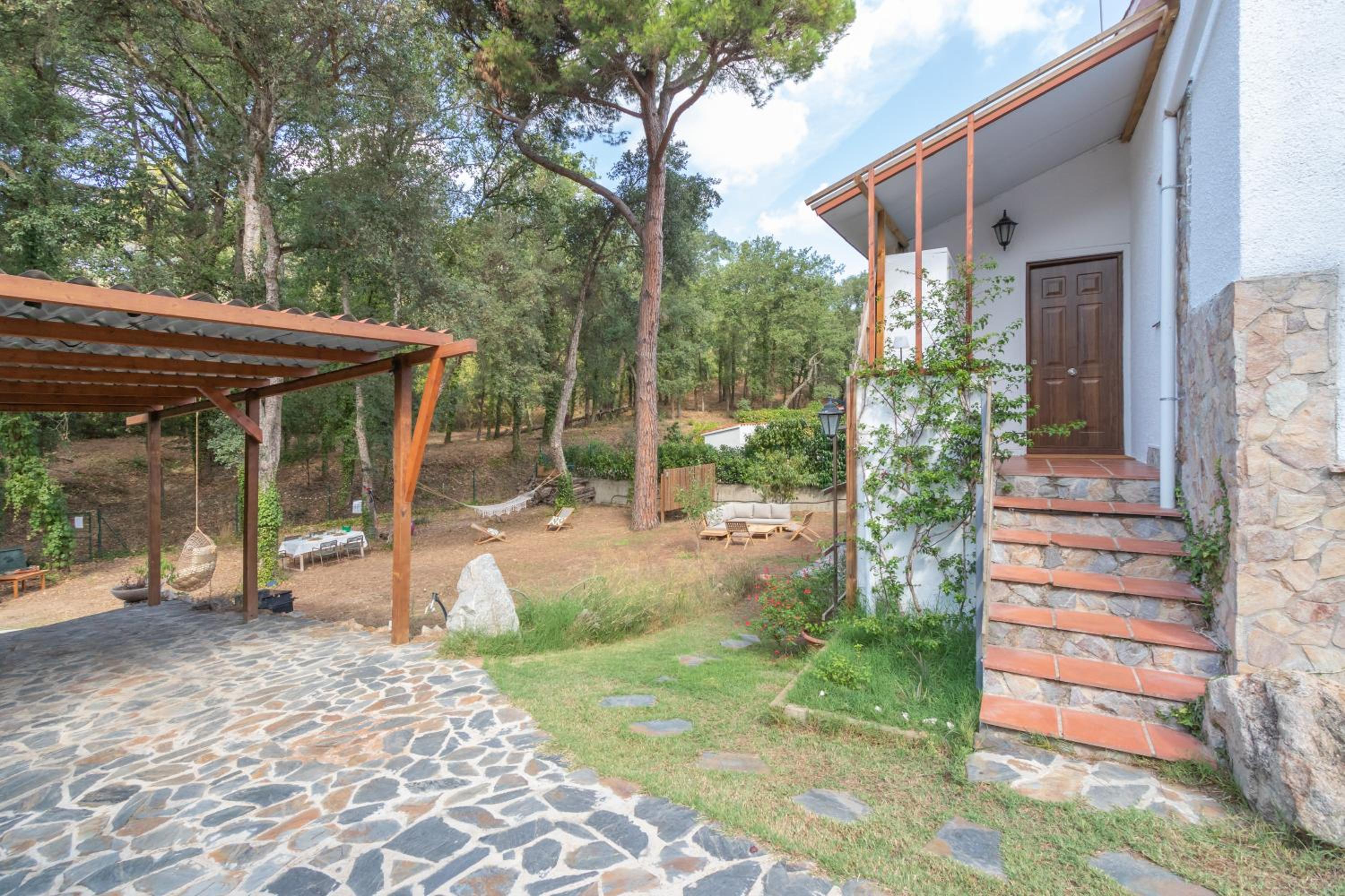 Bacom House completa