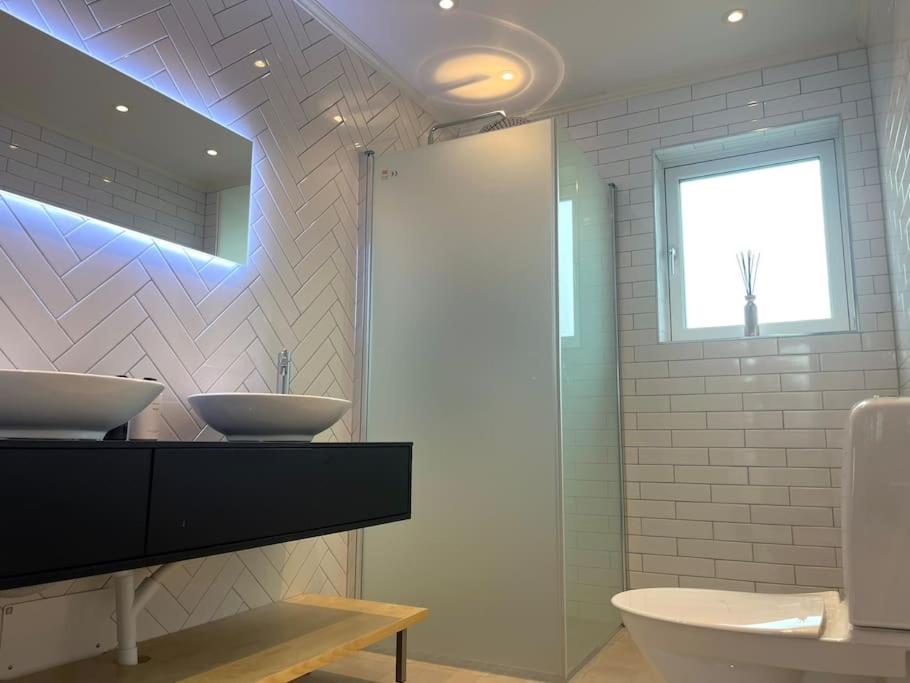 Luxury Villa with Jacuzzi photo 5