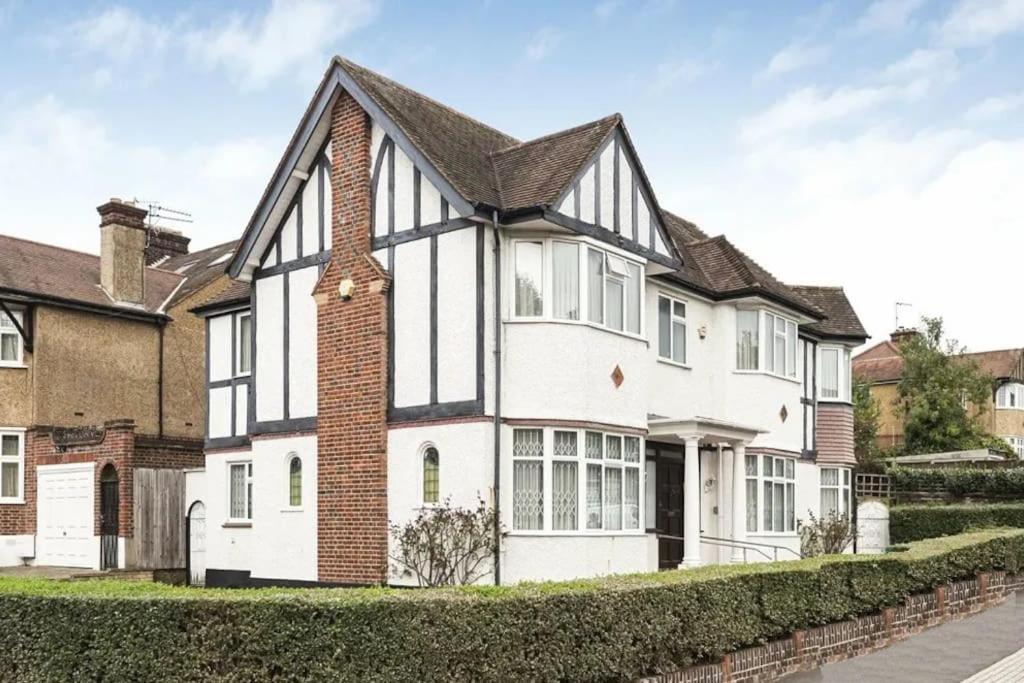 Large 5 Bedroom house in Finchley view 2