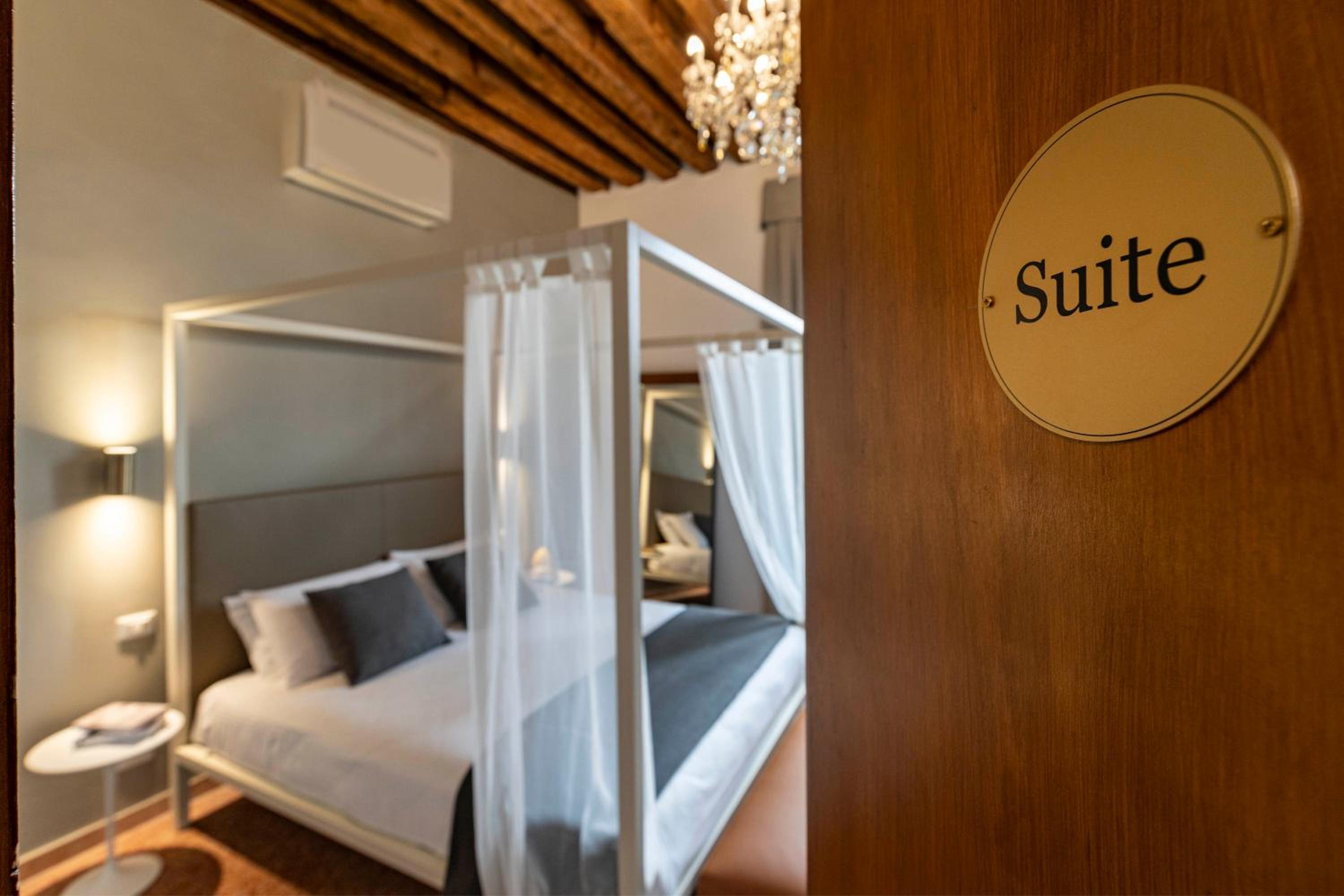 Vivaldi Suites R&R