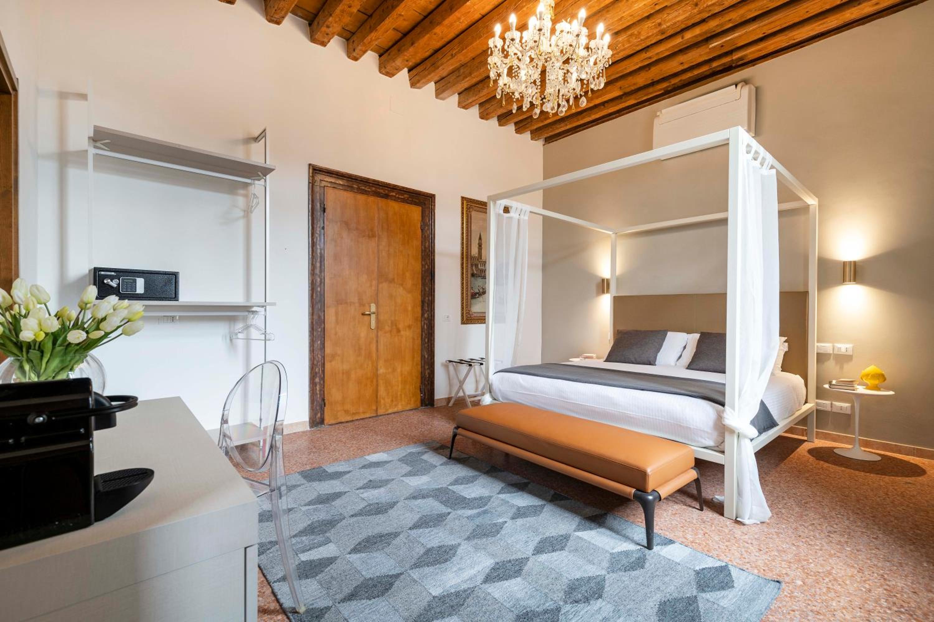 Vivaldi Suites R&R