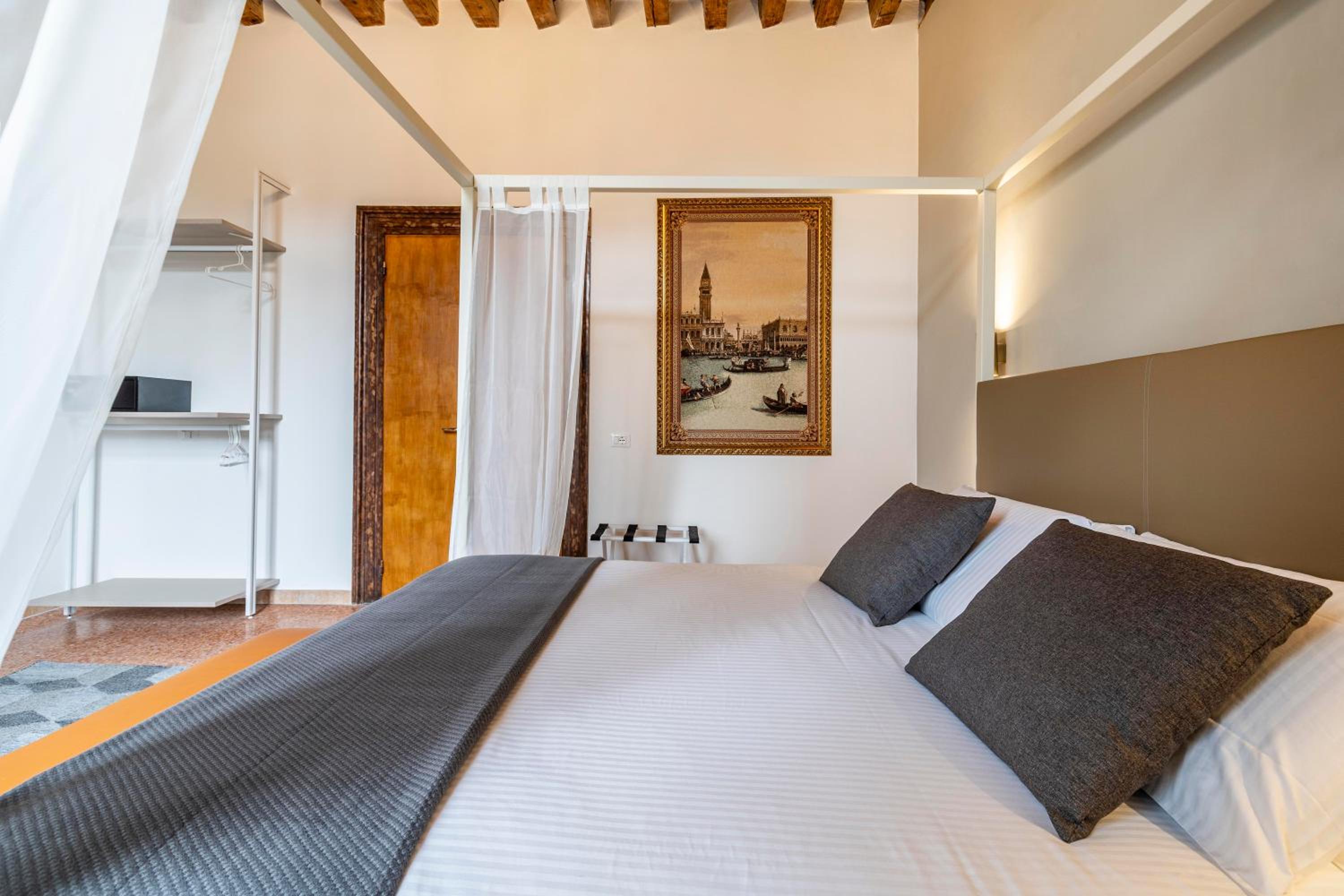 Vivaldi Suites R&R