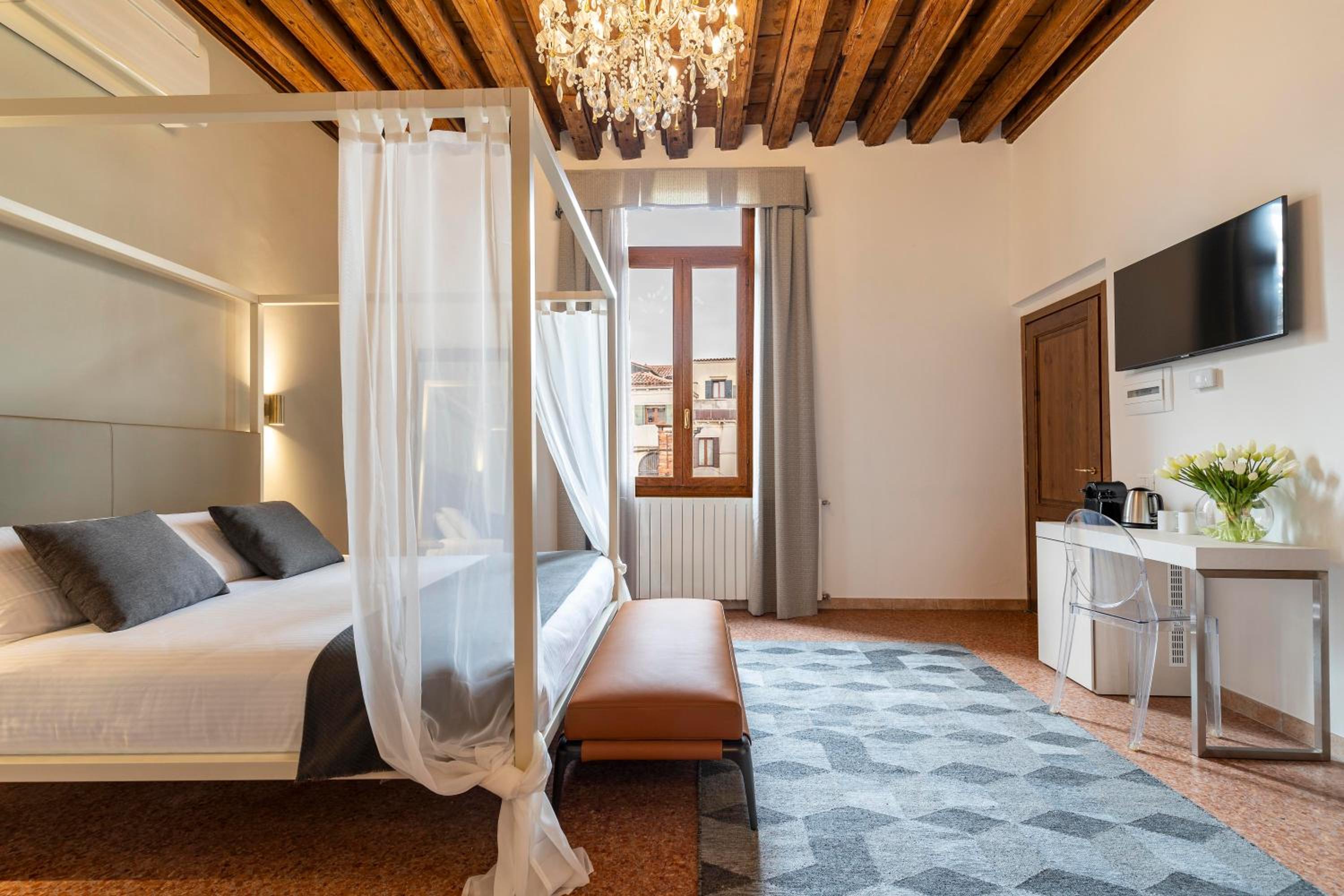 Vivaldi Suites R&R