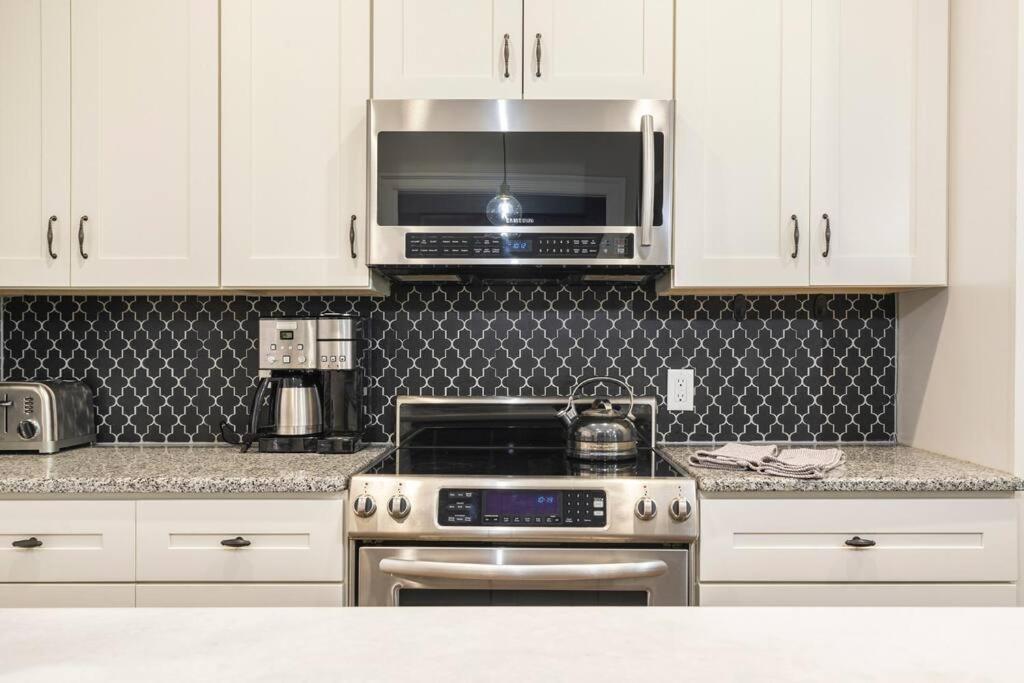 Chic 4BR 3BA Historic Home Near Country Club Plaza view 4