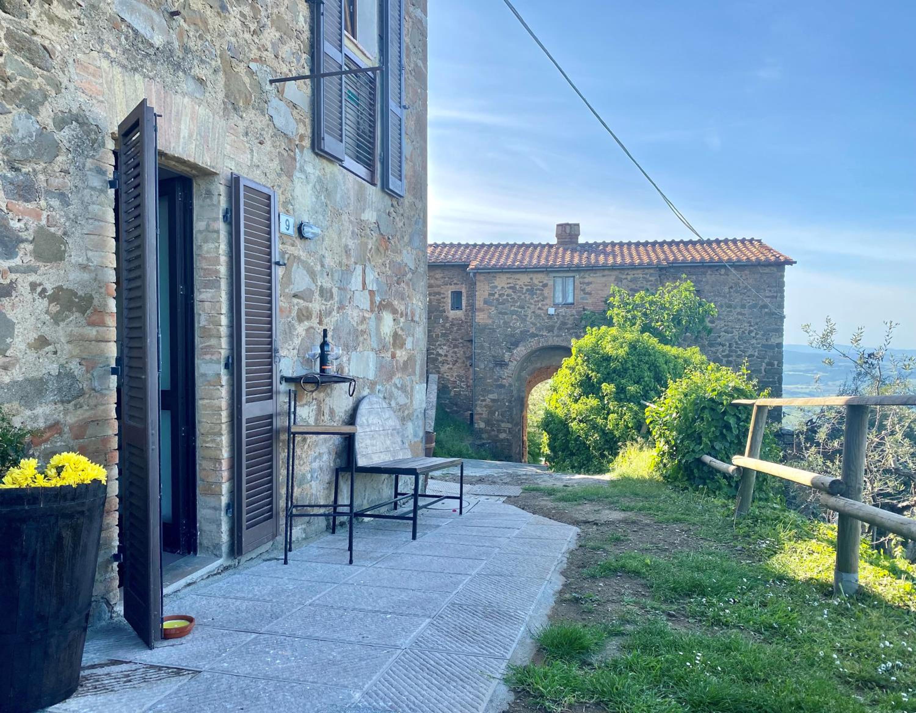 CORNER NEST IN MONTALCINO view 3