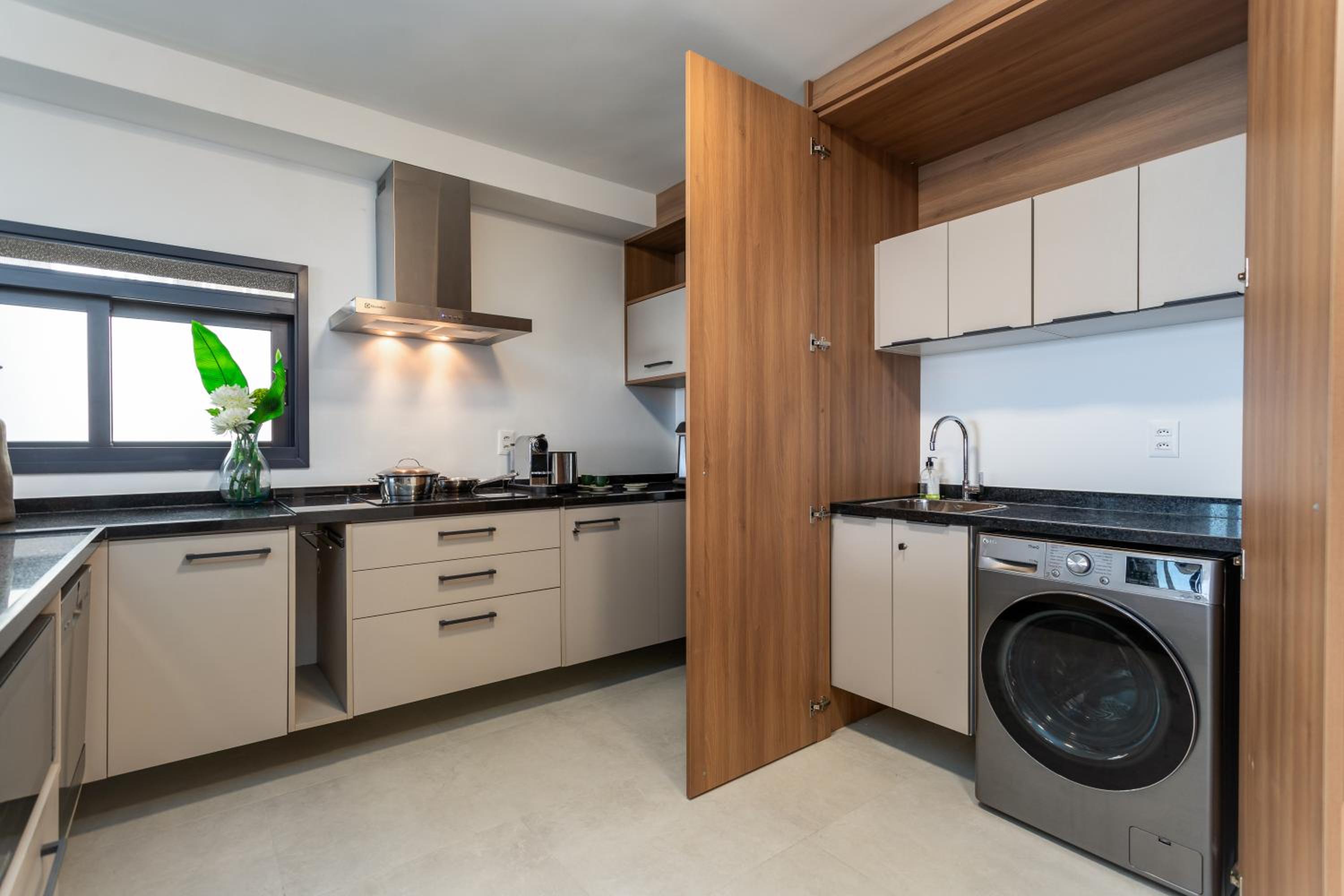 Luxuosos Apartamentos por Temporada na Atlântica à Beira-Mar, Copacabana