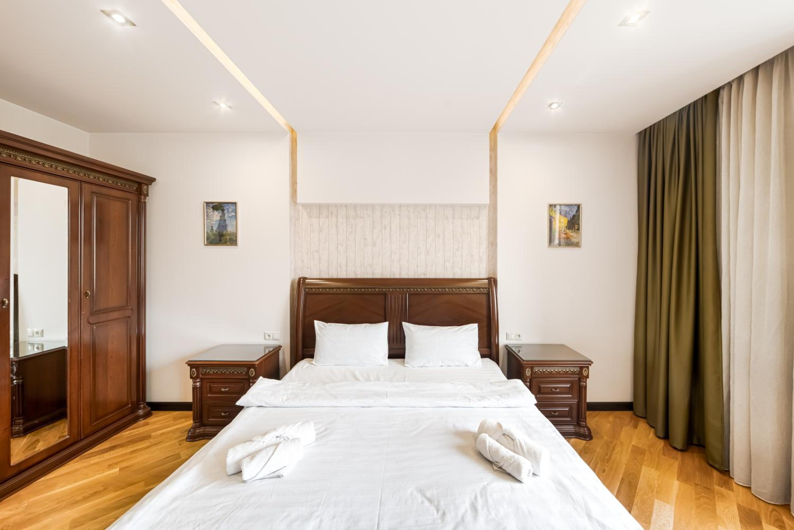 2-BDR/Perfect Location/Cozy