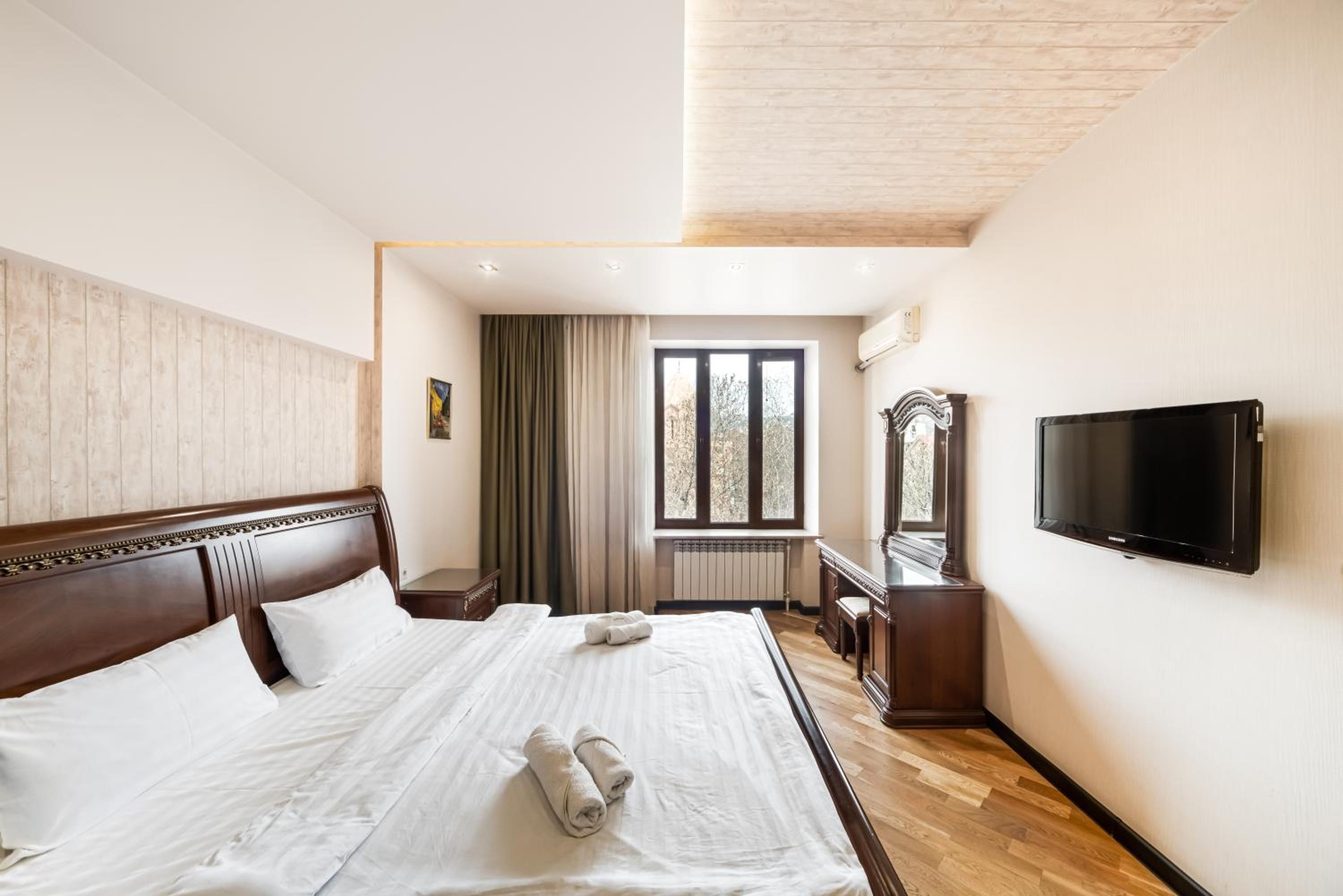 2-BDR/Perfect Location/Cozy