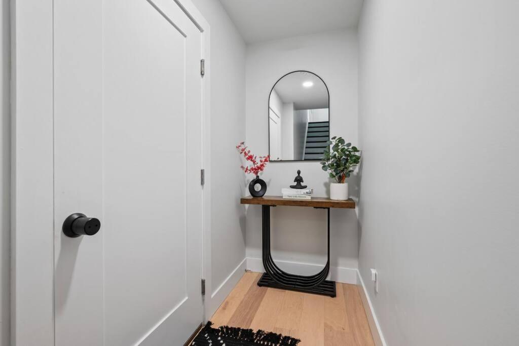 Two Private Rooms on Arch Street