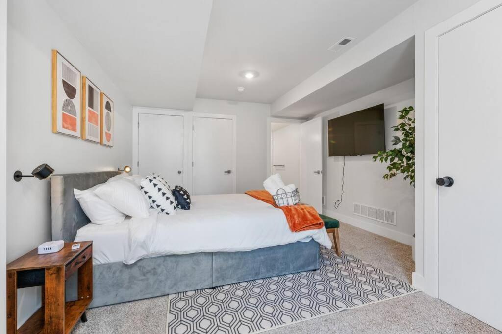 Two Private Rooms on Arch Street