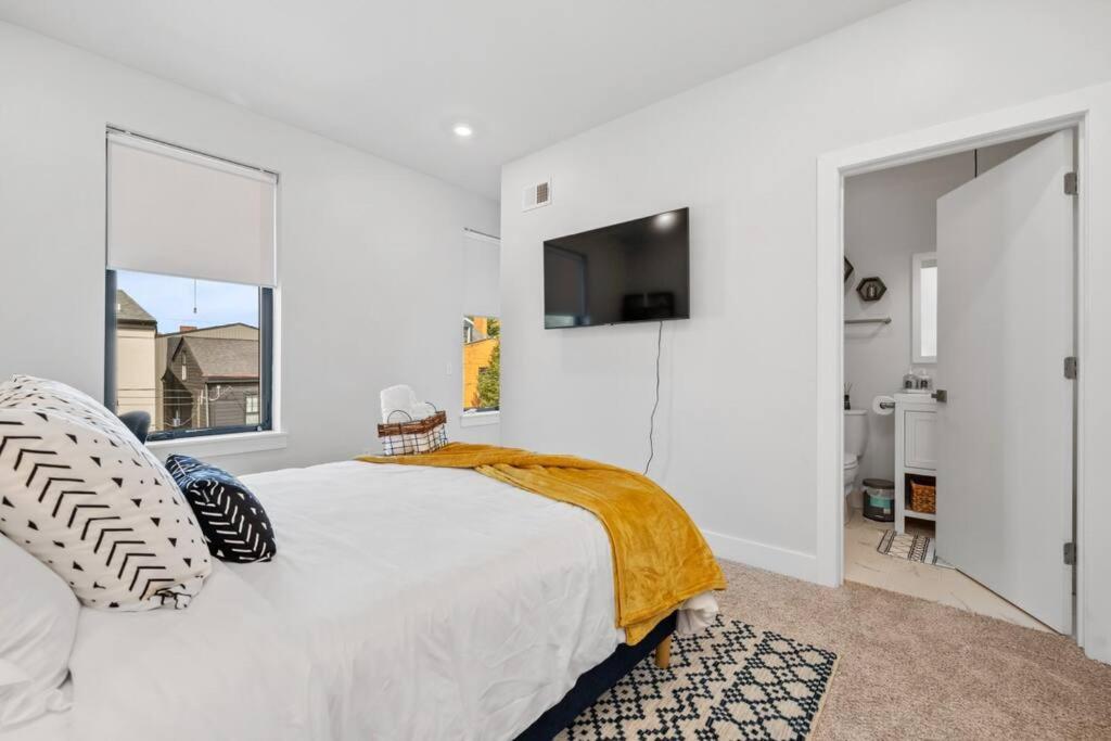 Two Private Rooms on Arch Street