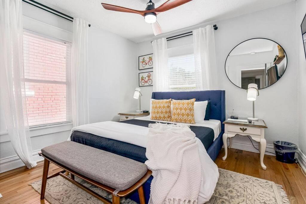 Modern Comfort in Historic Charm: 4BR KC Retreat view 5