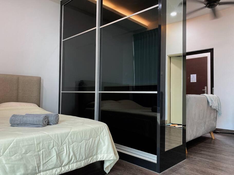 39# Private! Modern Stylish Suite at Austin, JB