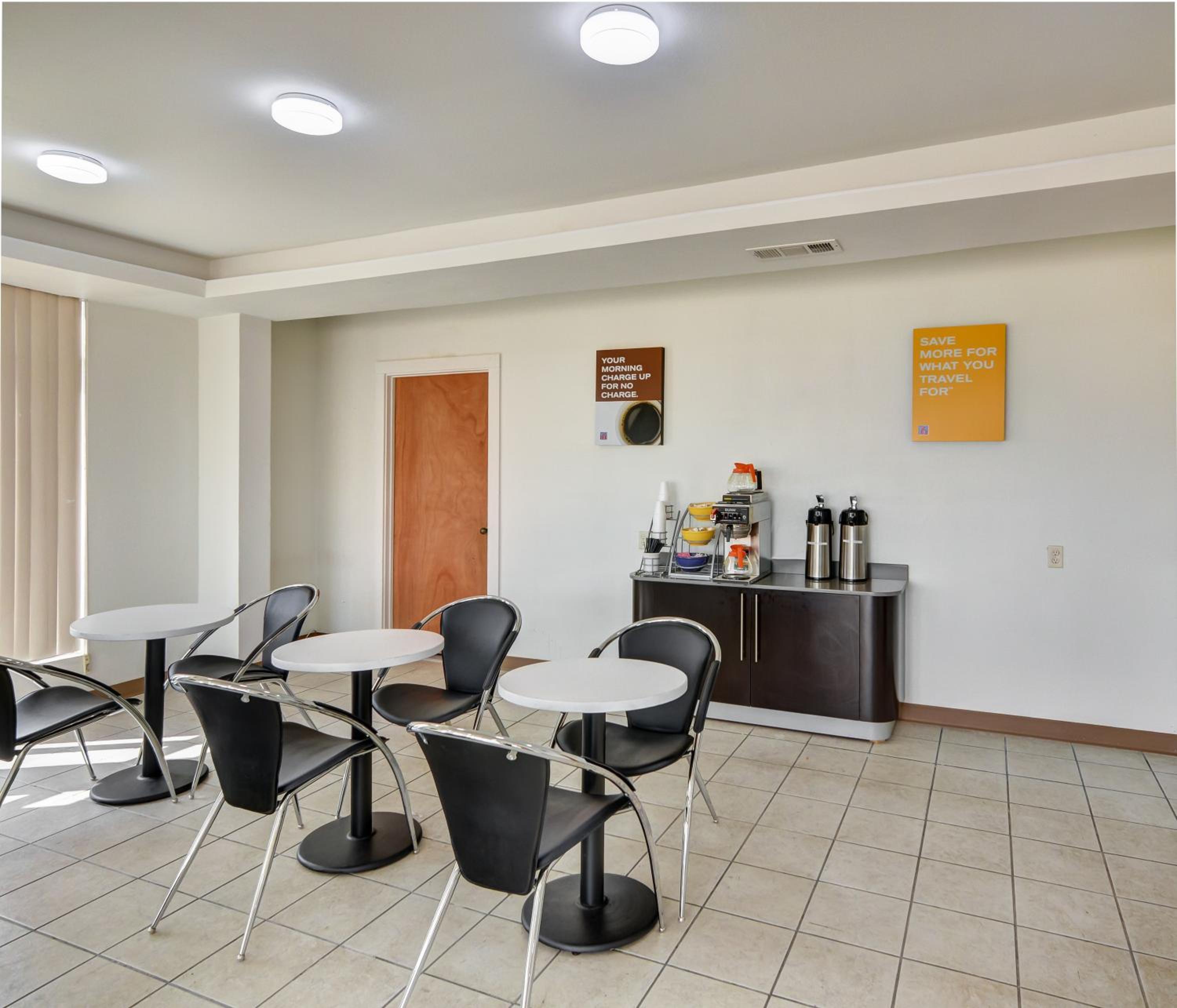 Motel 6-Lindale, TX