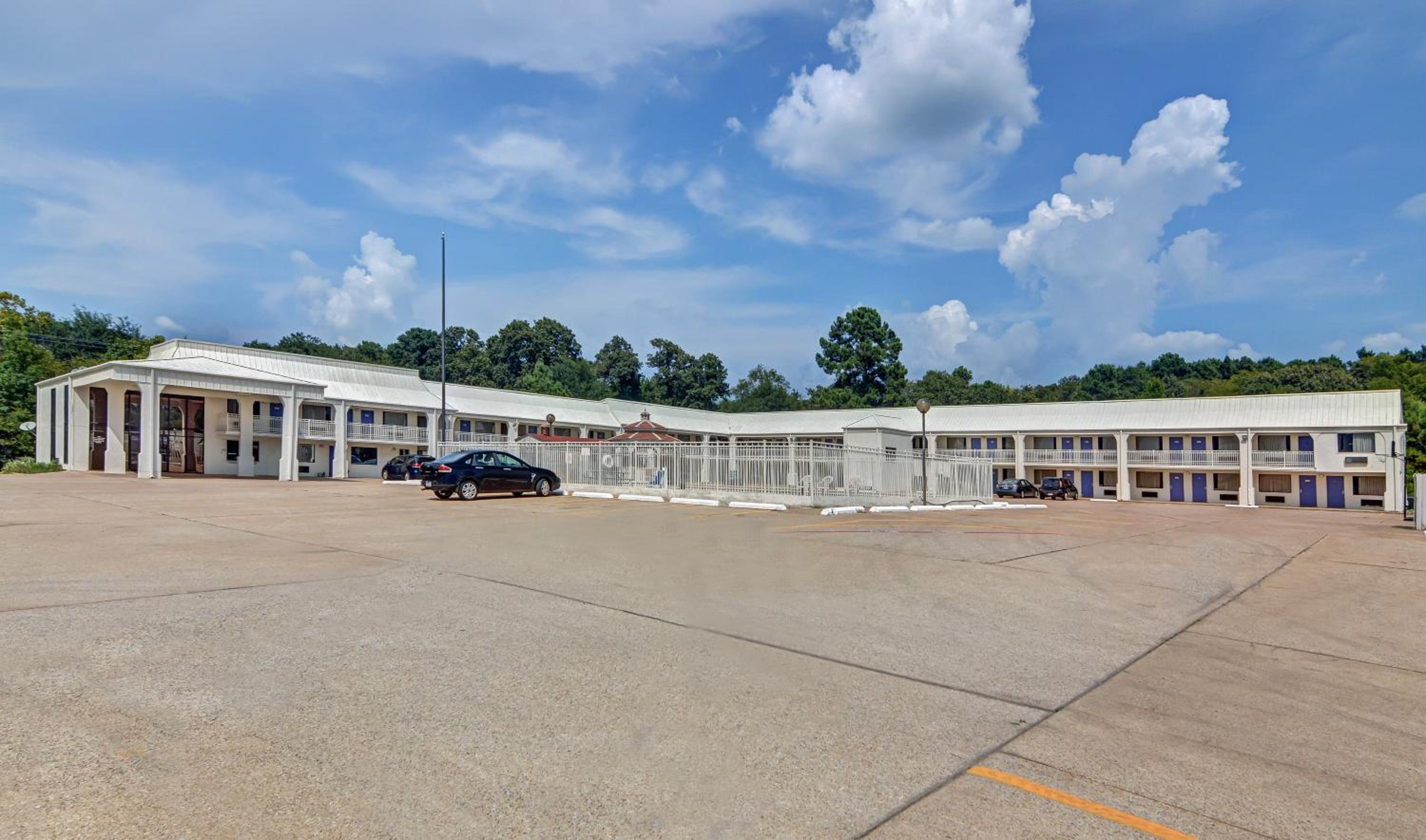 Motel 6-Lindale, TX