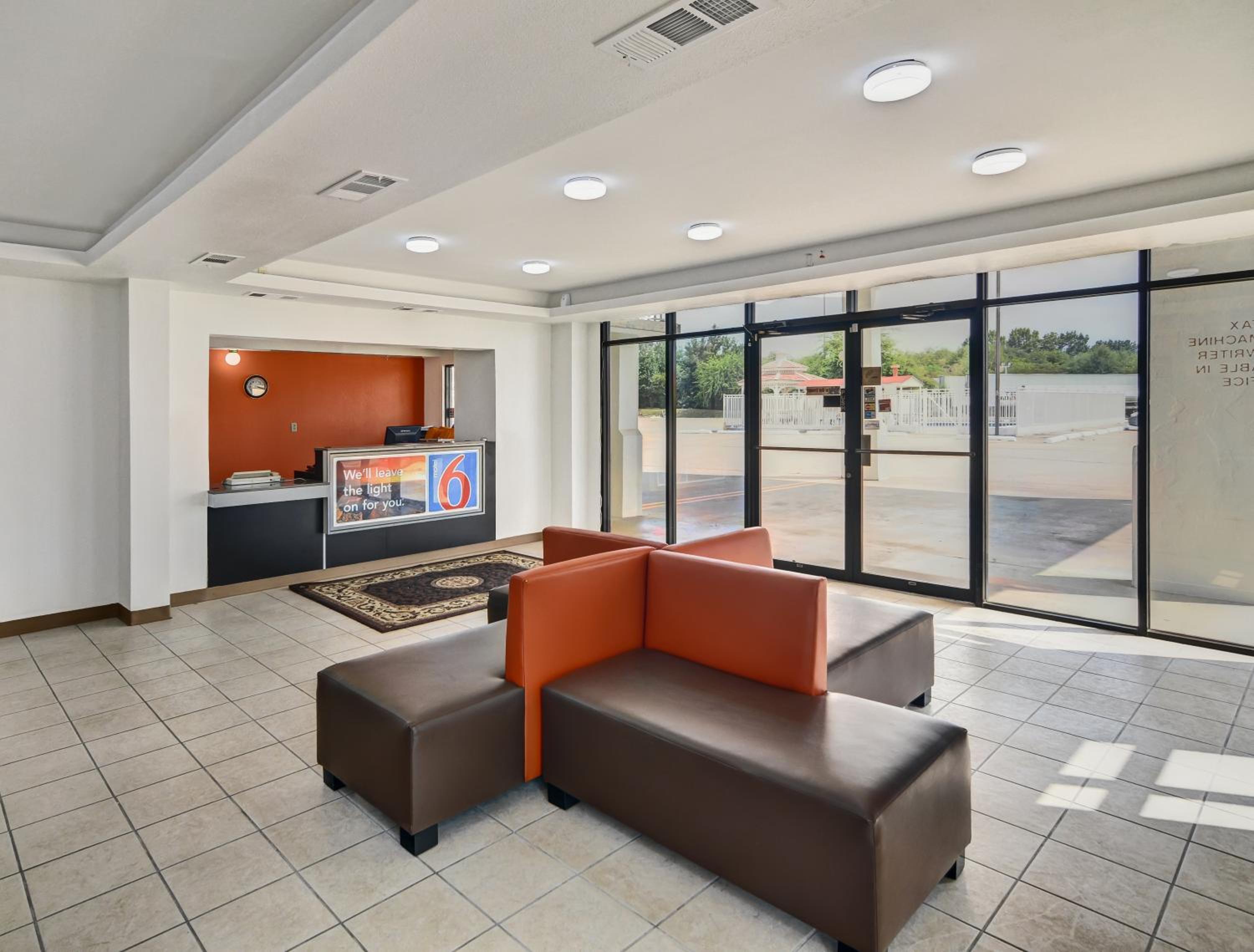 Motel 6-Lindale, TX