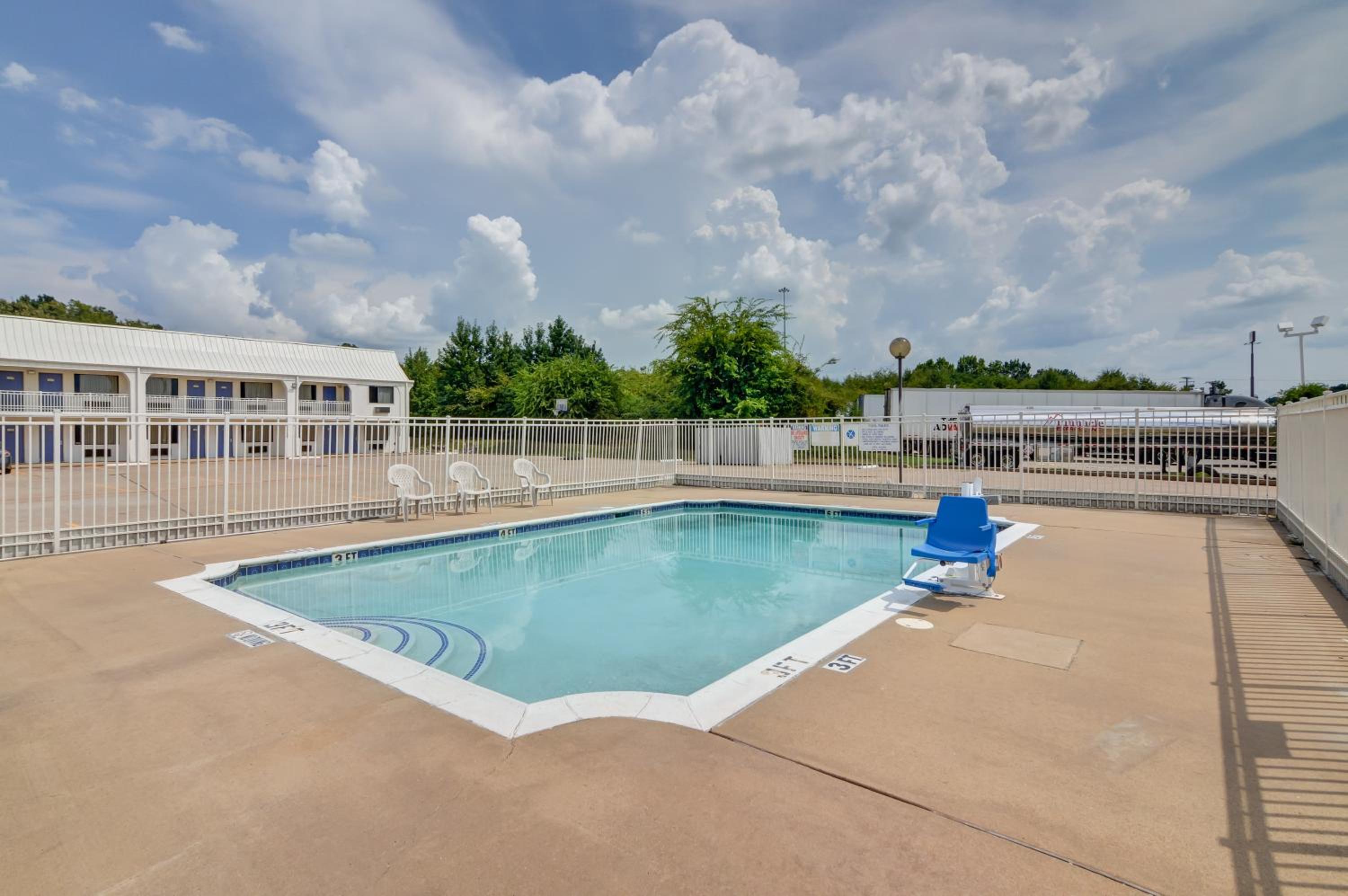 Motel 6-Lindale, TX