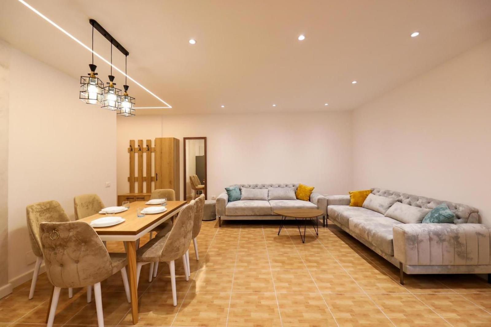 EJ Beachfront Luxury Apartment