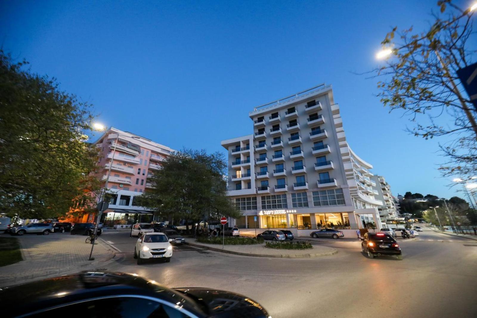 EJ Beachfront Luxury Apartment